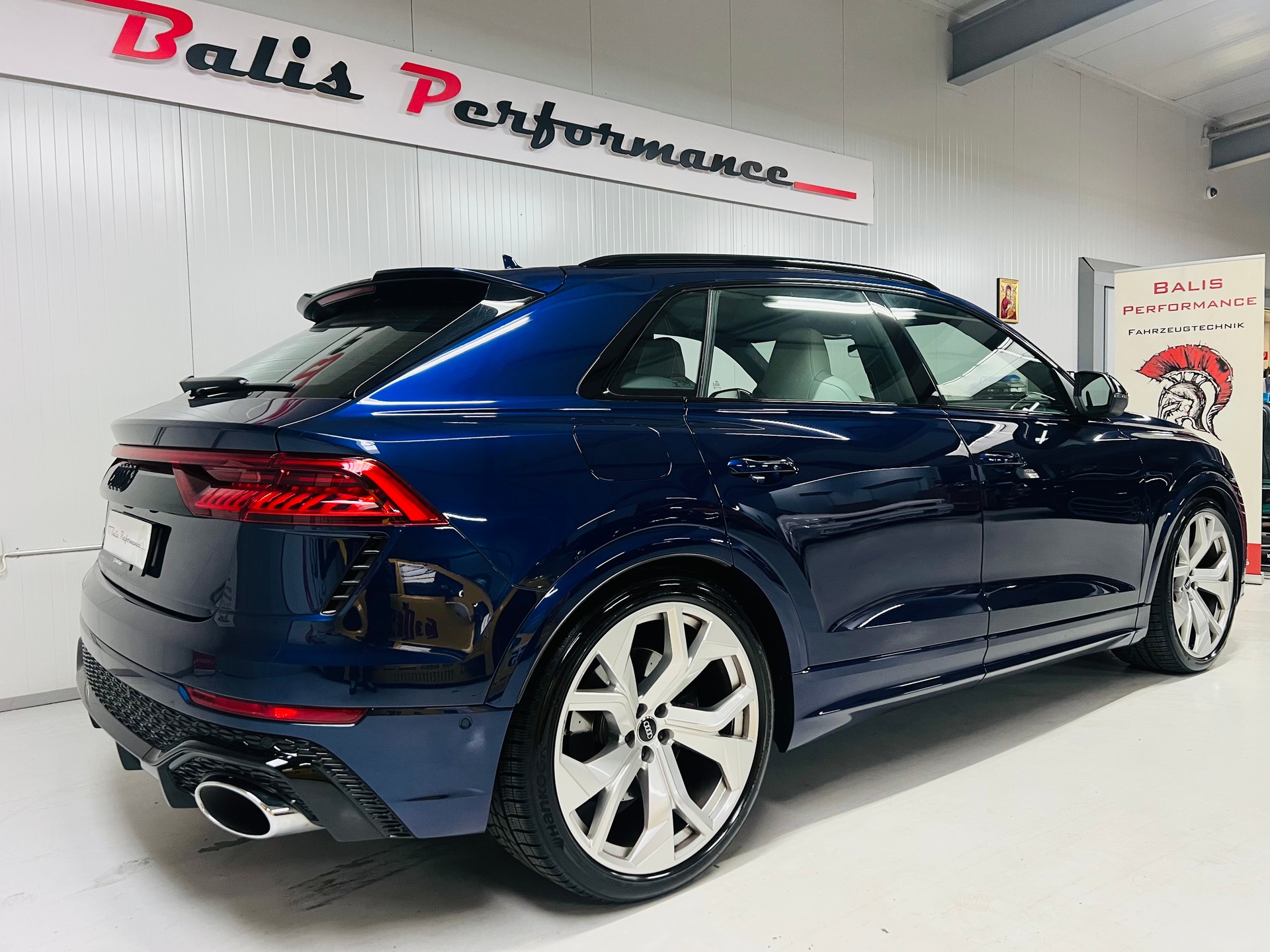 AUDI RSQ8 quattro tiptronic-image-2