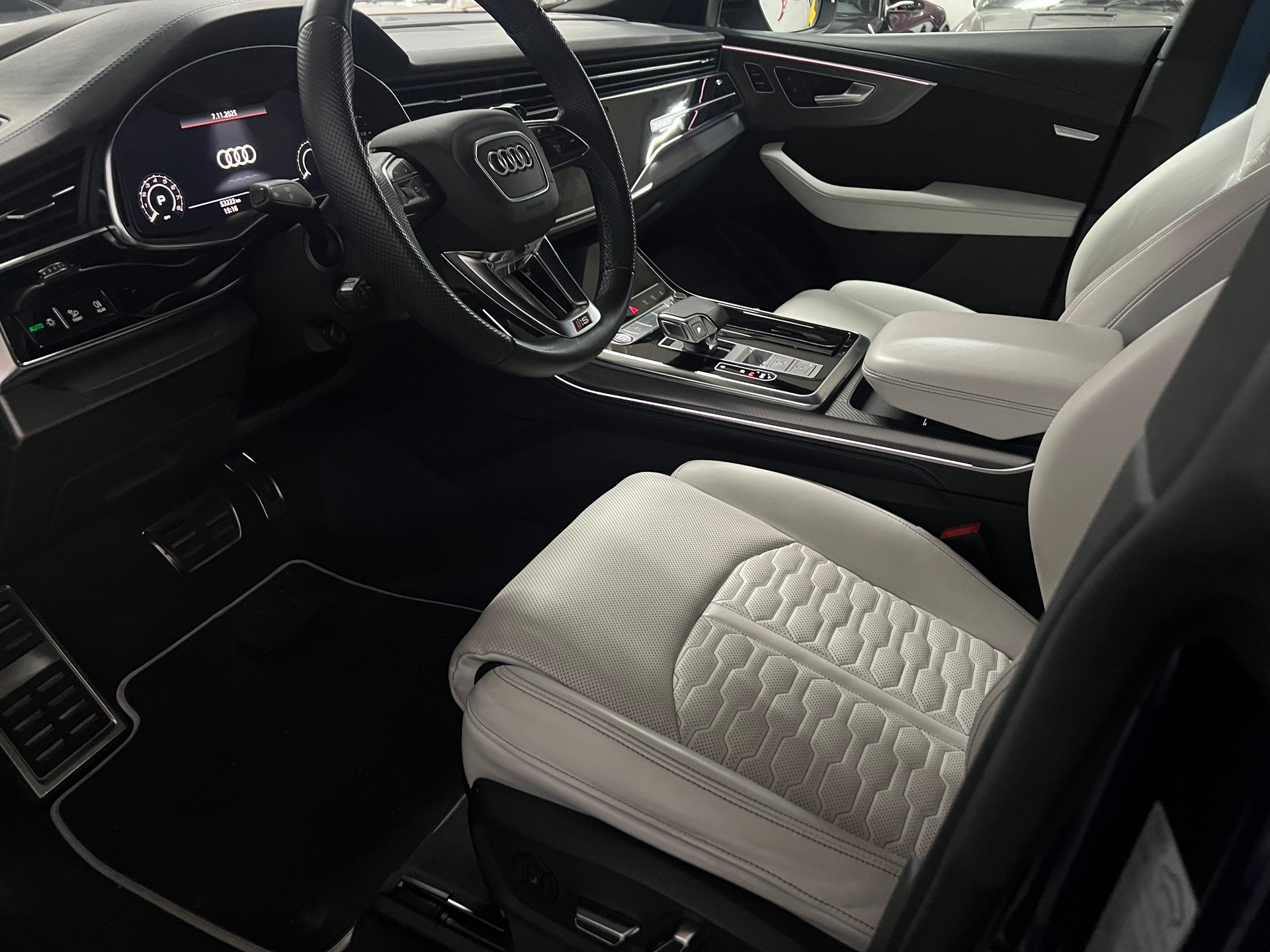 AUDI RSQ8 quattro tiptronic-image-7