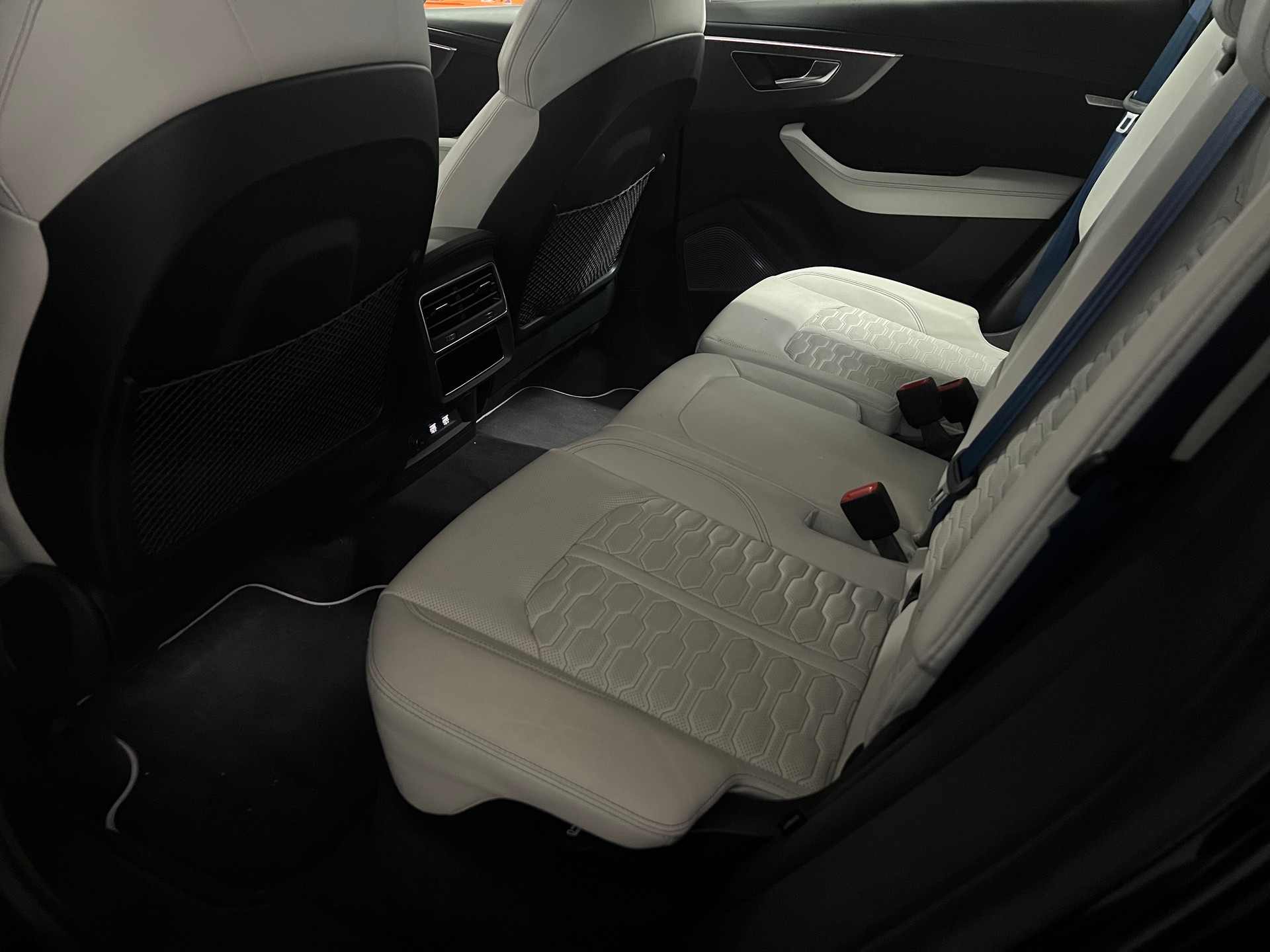 AUDI RSQ8 quattro tiptronic-image-8