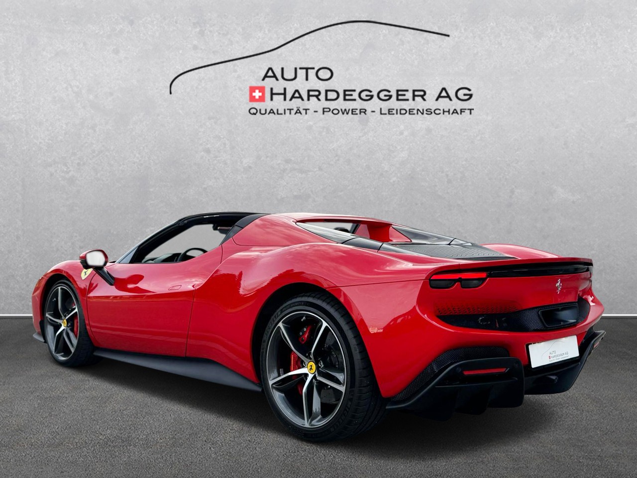 FERRARI 296 GTS inkl. gratis Service u. Garantie-showroom-element-3