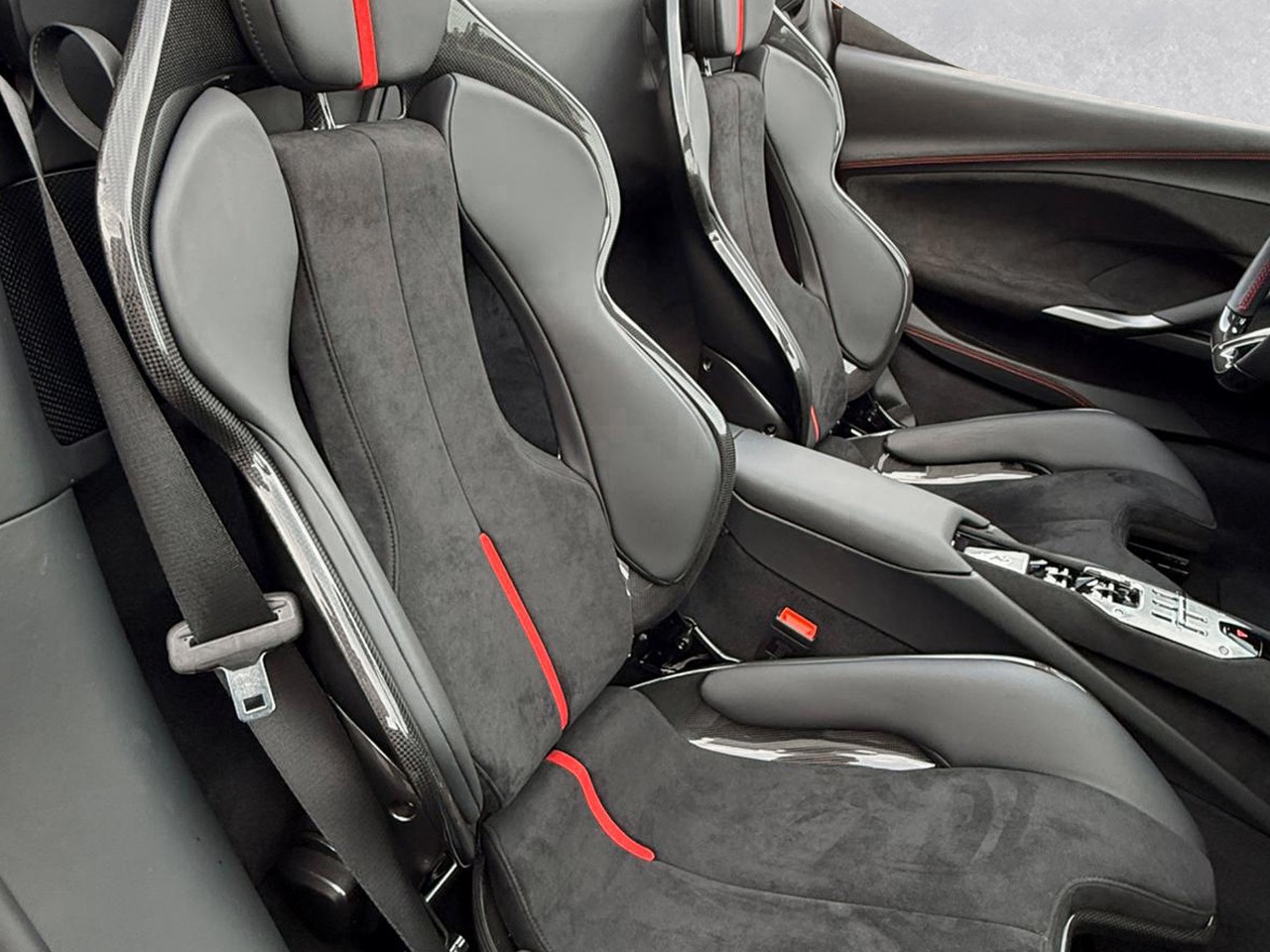 FERRARI 296 GTS inkl. gratis Service u. Garantie-image-16
