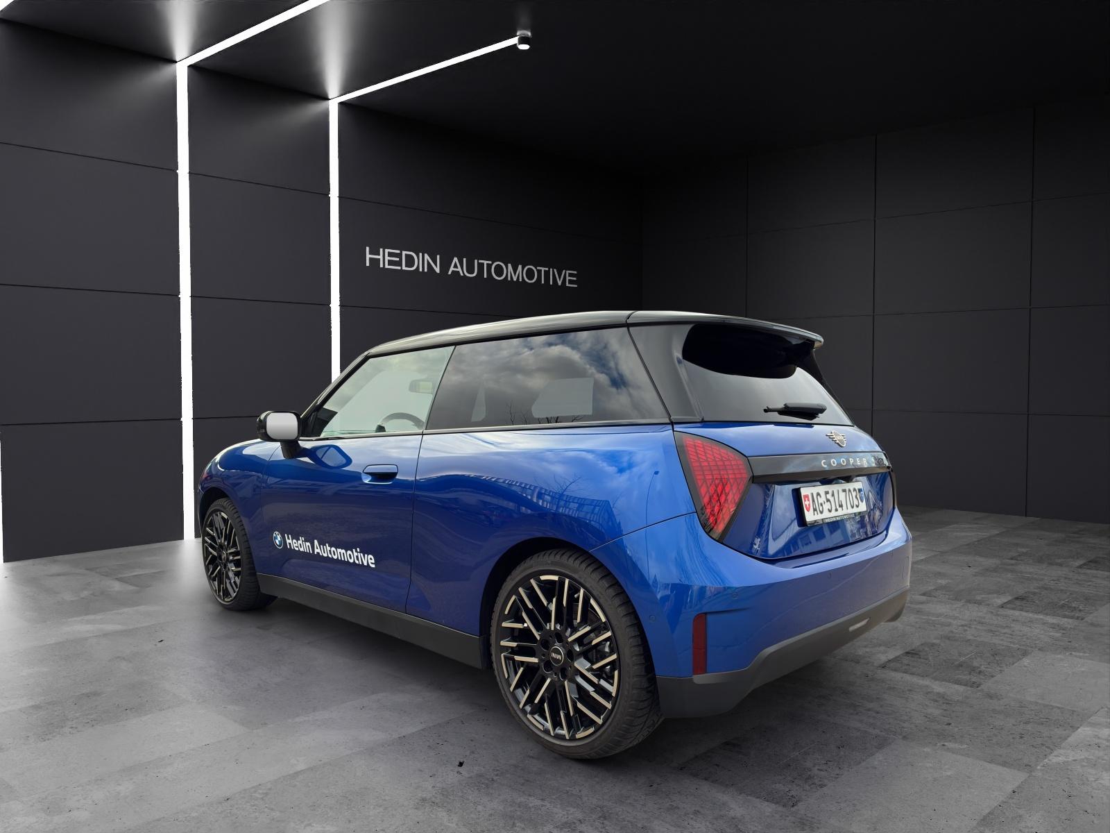 MINI Cooper SE-showroom-element-2