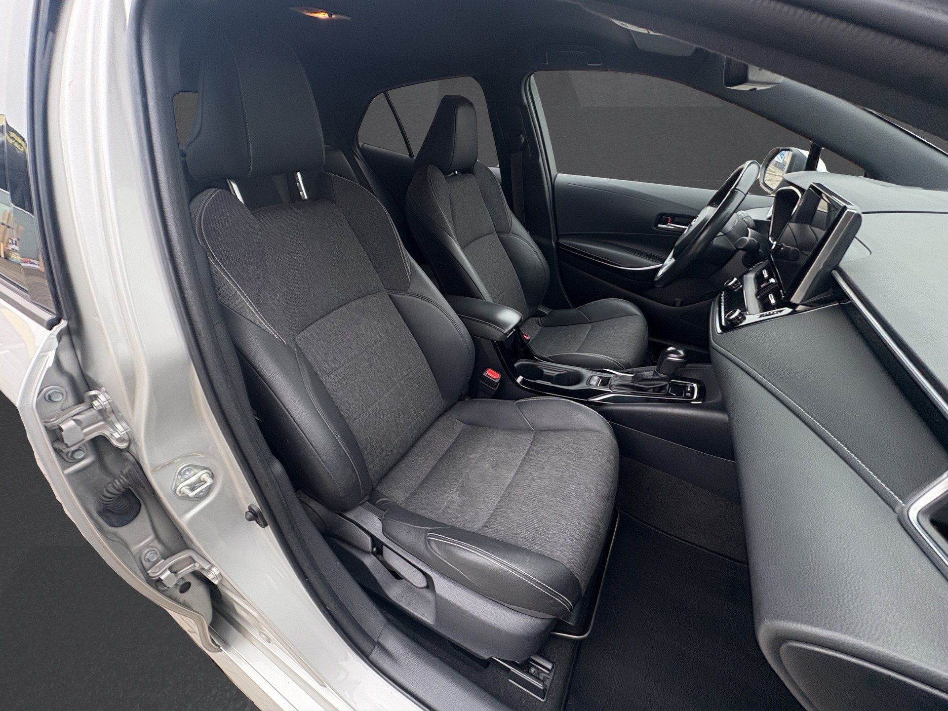 TOYOTA Corolla 1.8 HSD Trend-image-11