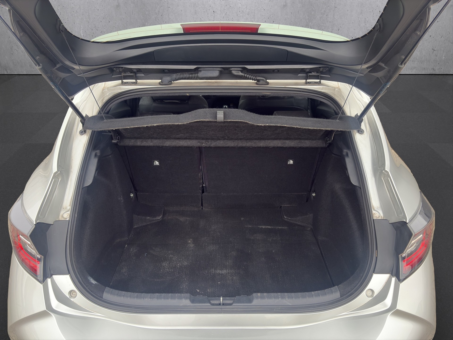 TOYOTA Corolla 1.8 HSD Trend-image-14