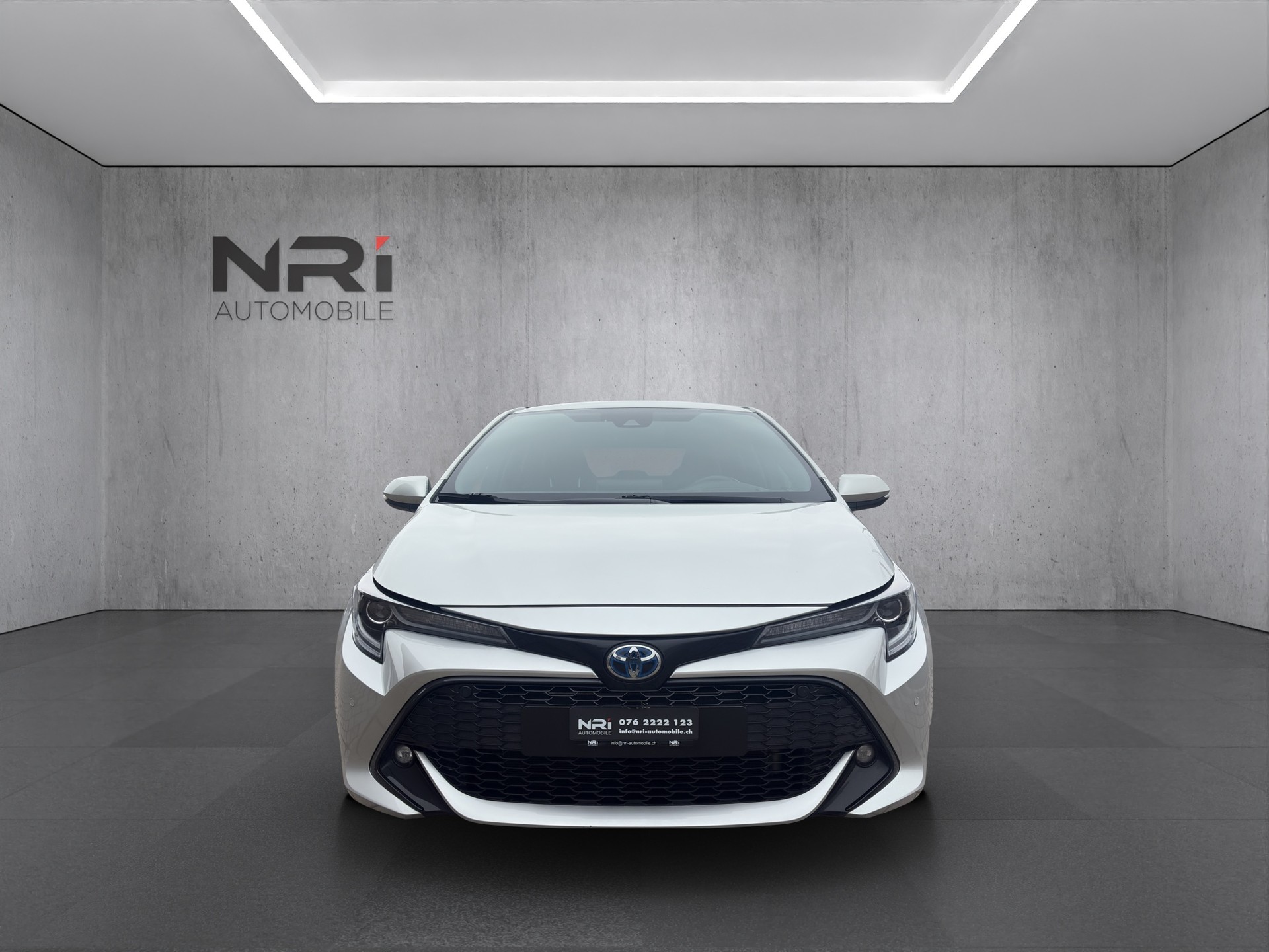TOYOTA Corolla 1.8 HSD Trend-showroom-element-1