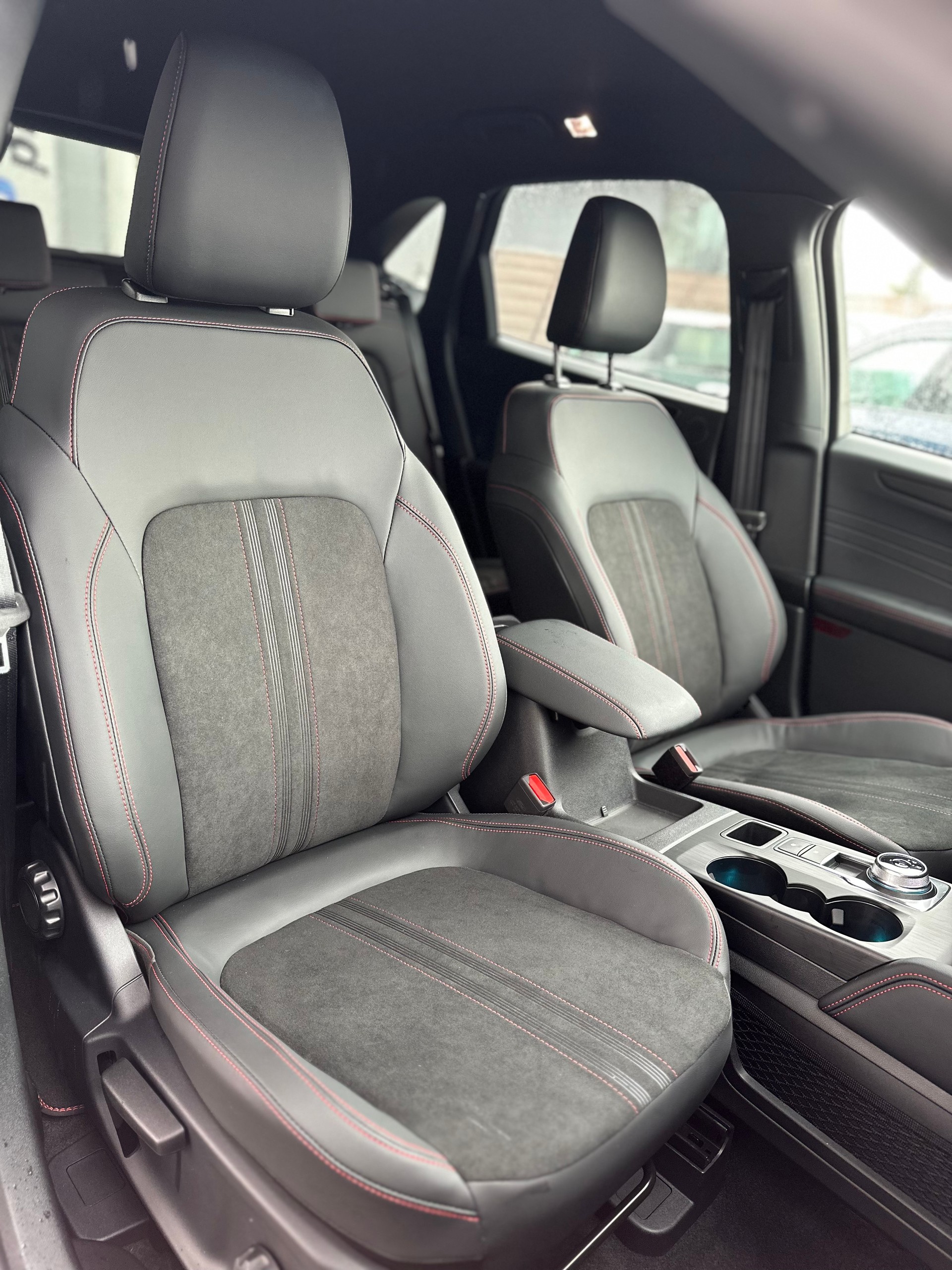 FORD Kuga 2.5 PHEV ST-Line X FWD-image-4