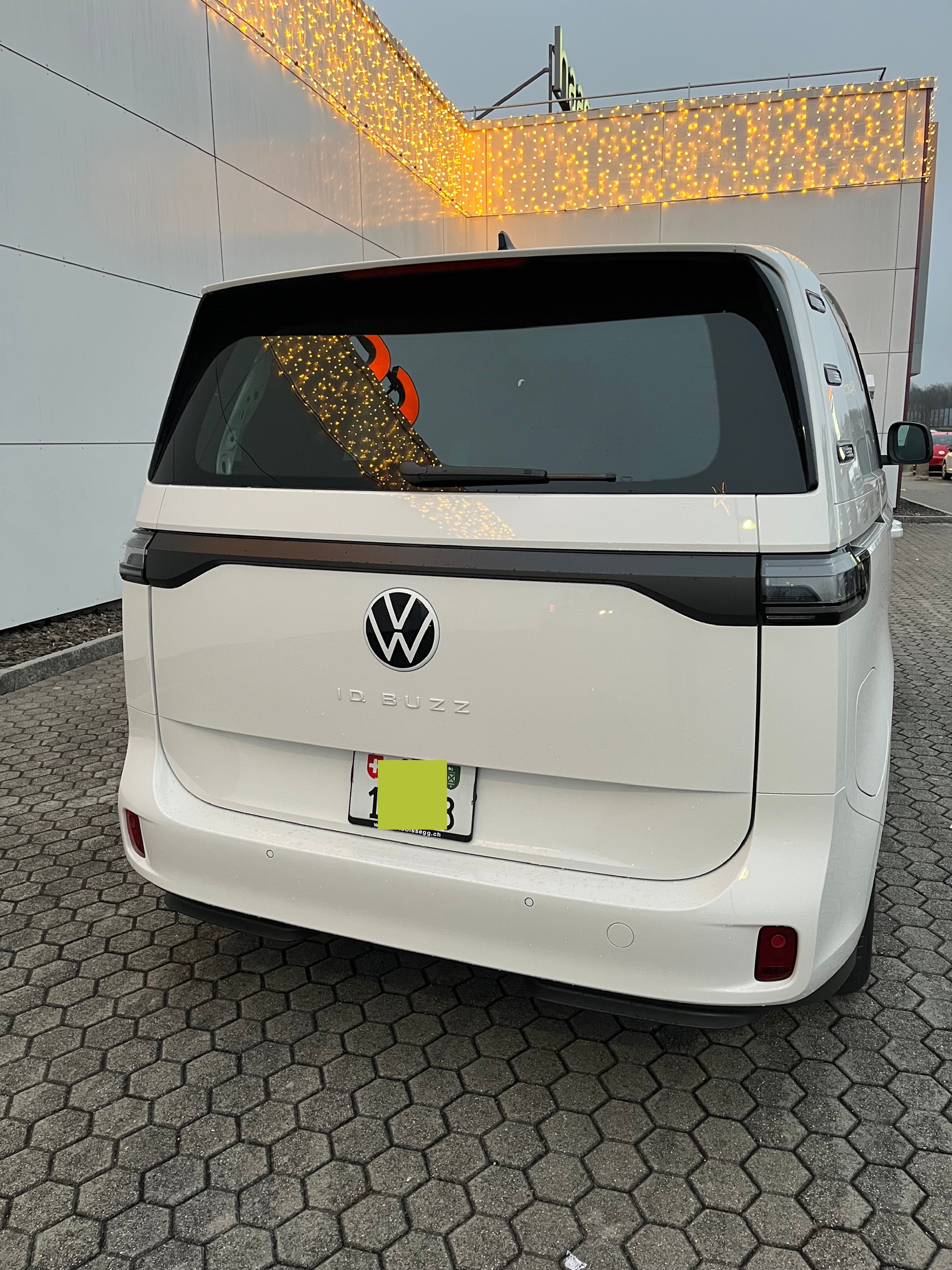 VW ID. Buzz Cargo Pro 4Motion-image-1