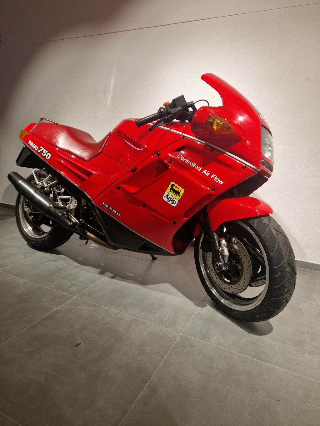DUCATI Paso 750-image-1