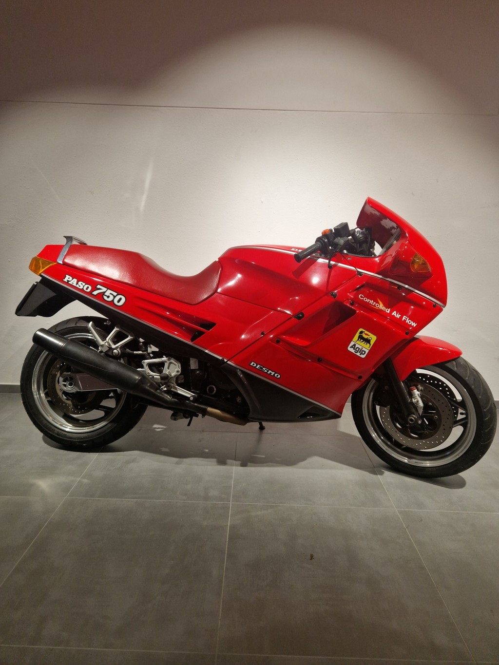 DUCATI Paso 750-image-0