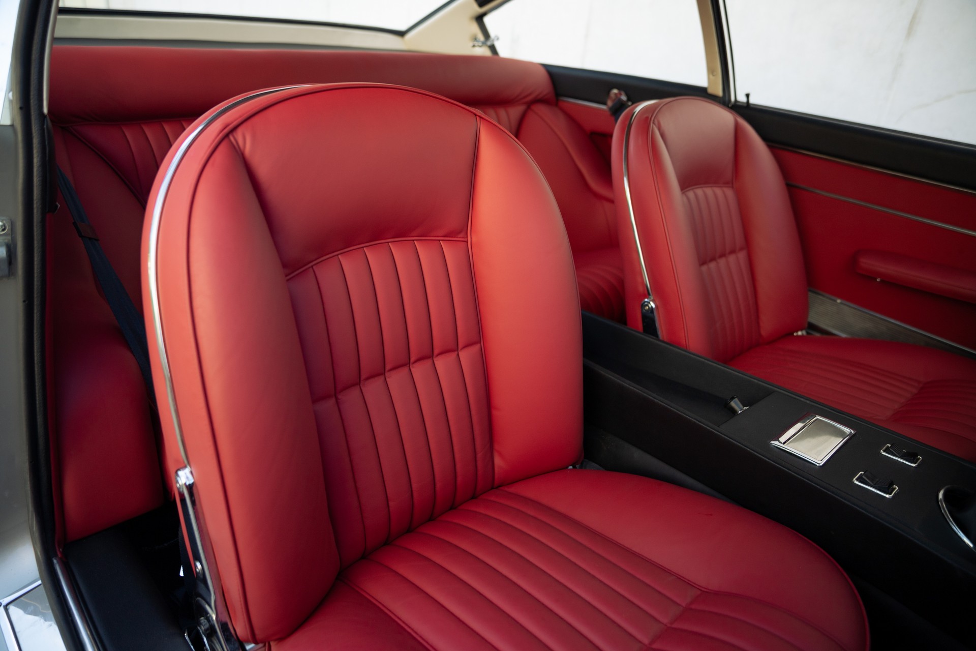 FERRARI 365 GT 2+2-image-13