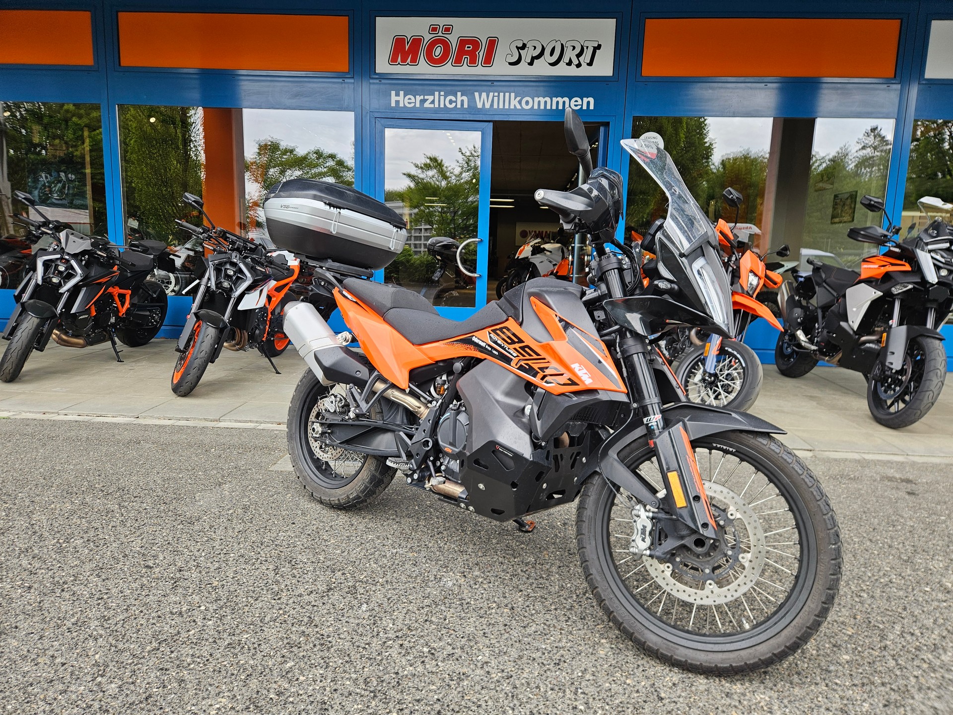 KTM 890 Adventure L-image-1
