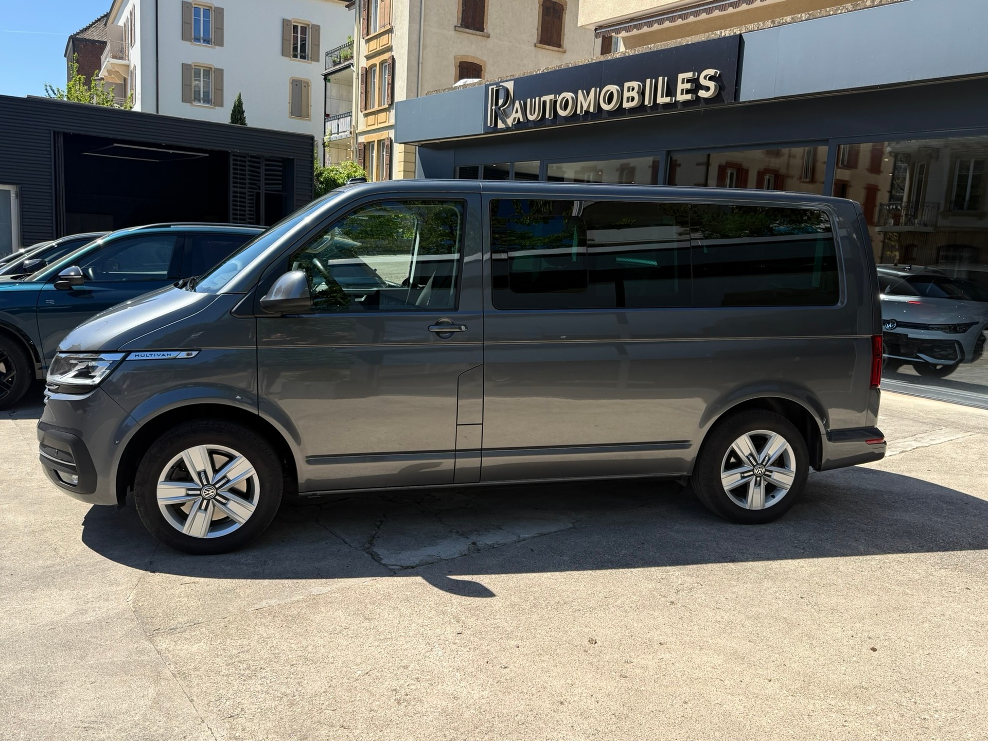 VW T6.1 Multivan 2.0 TDI Family 4Motion DSG-image-20