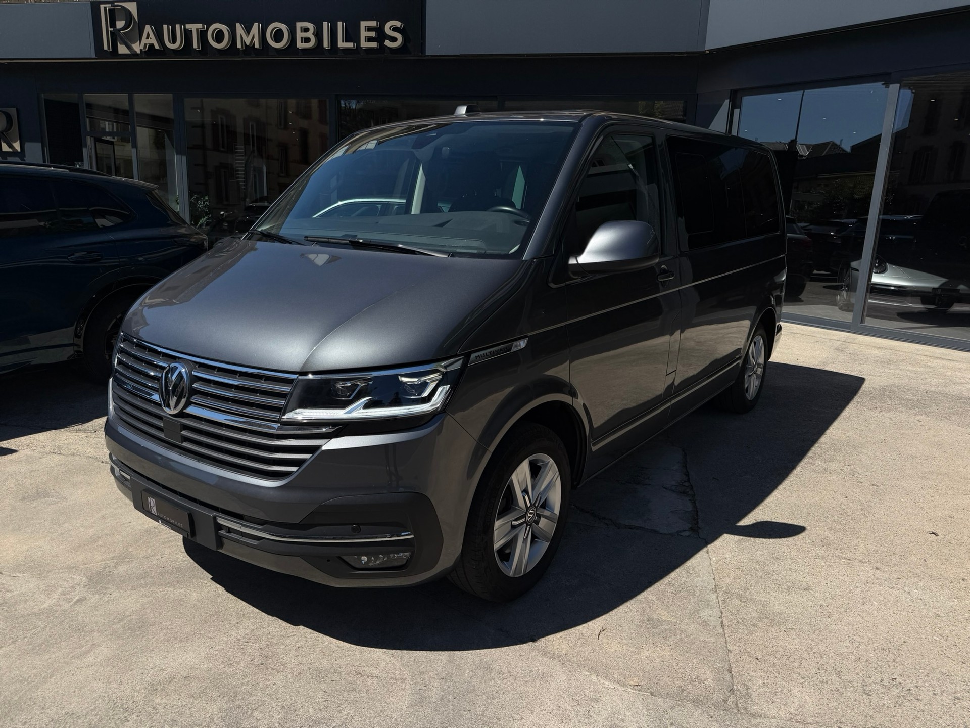 VW T6.1 Multivan 2.0 TDI Family 4Motion DSG-image-19