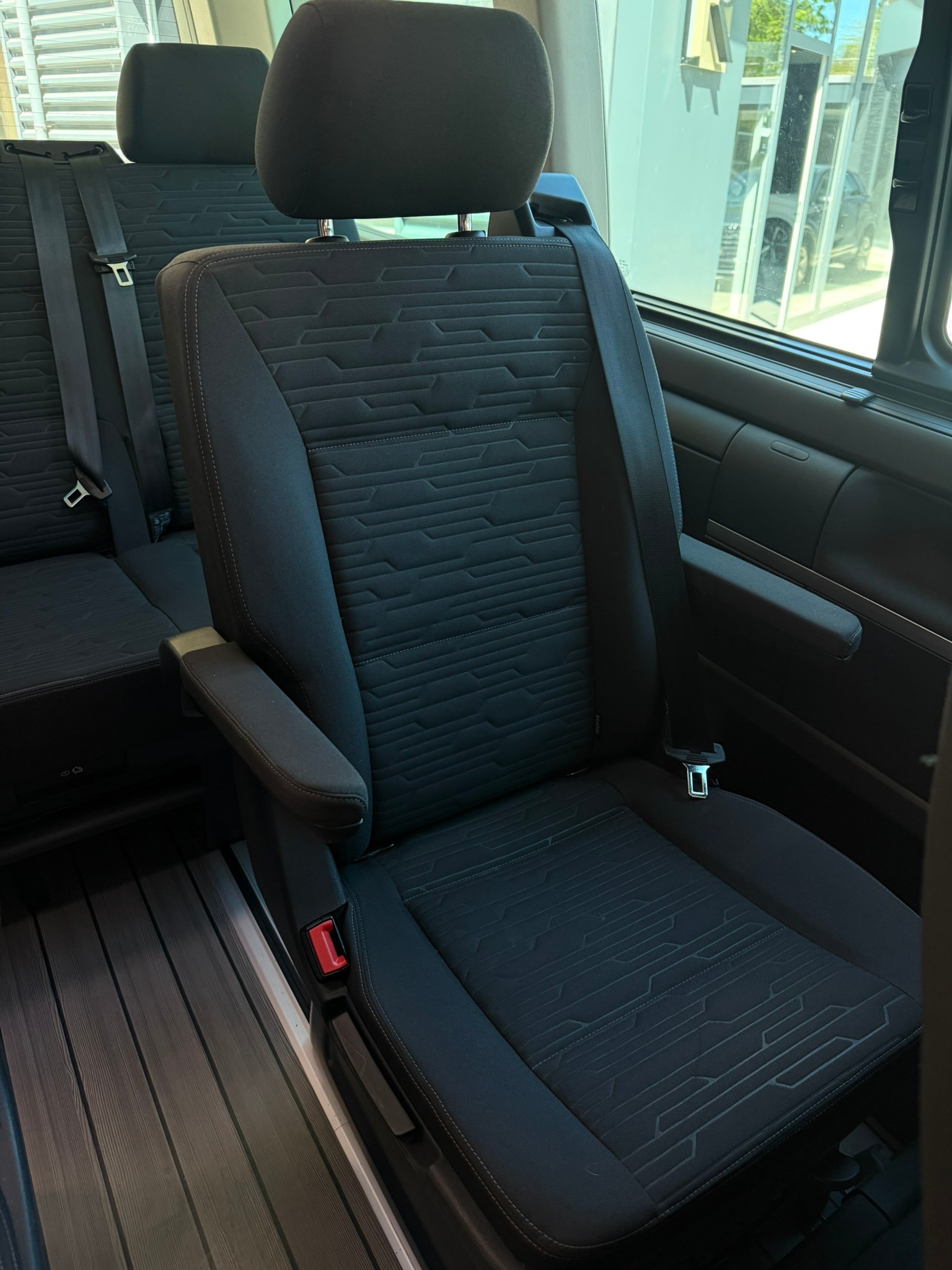 VW T6.1 Multivan 2.0 TDI Family 4Motion DSG-image-13