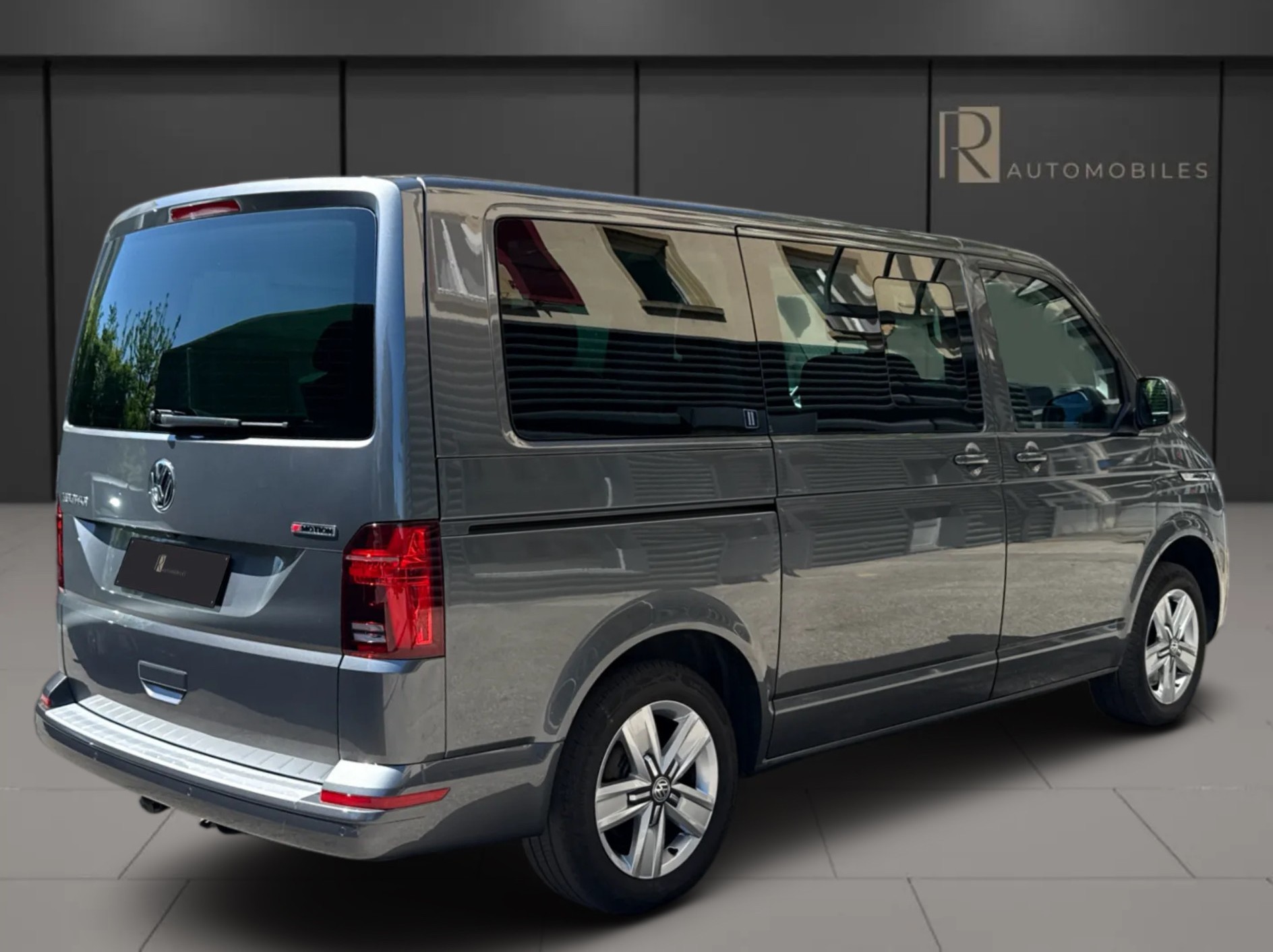 VW T6.1 Multivan 2.0 TDI Family 4Motion DSG-showroom-element-3