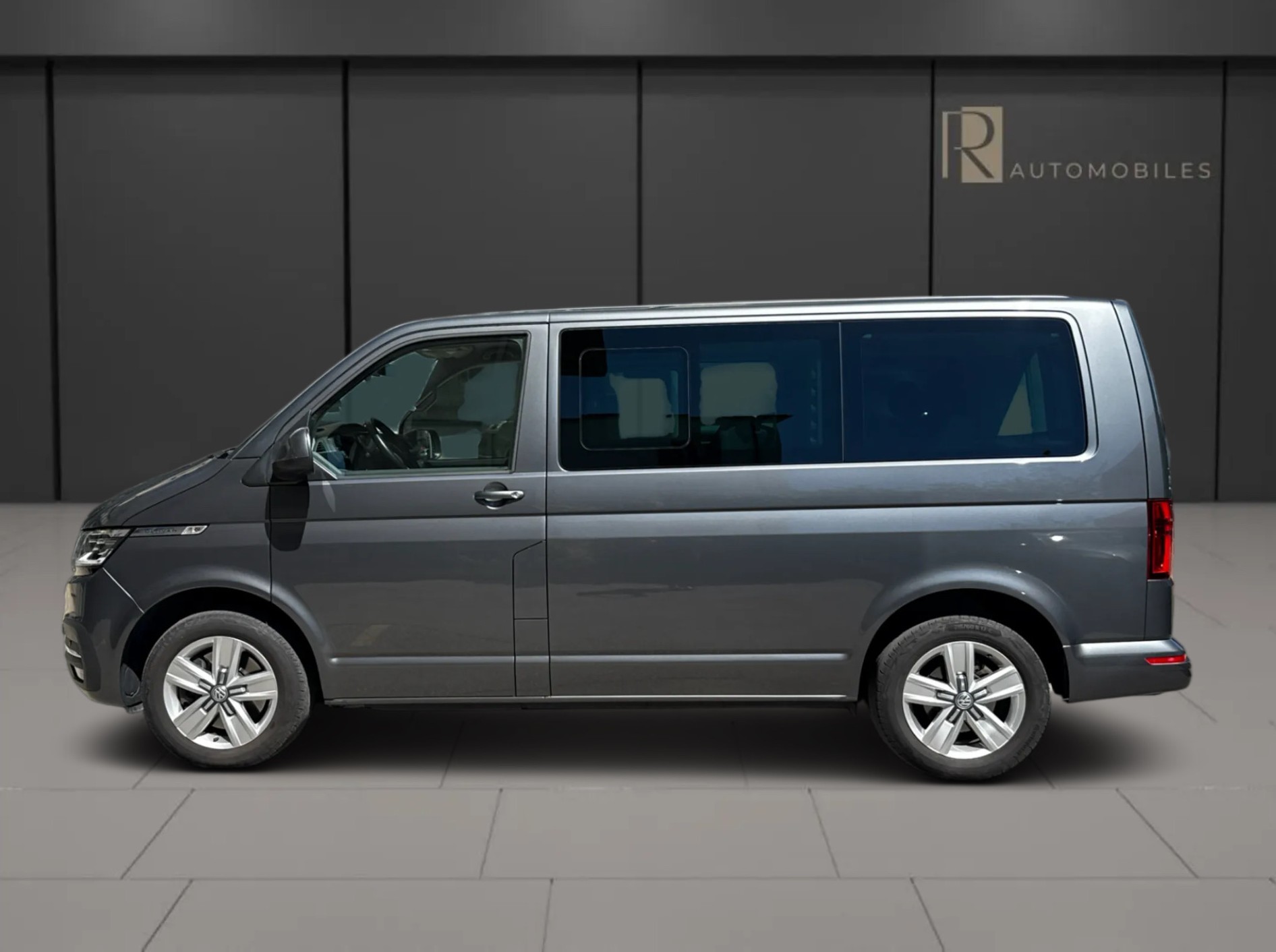 VW T6.1 Multivan 2.0 TDI Family 4Motion DSG-image-5