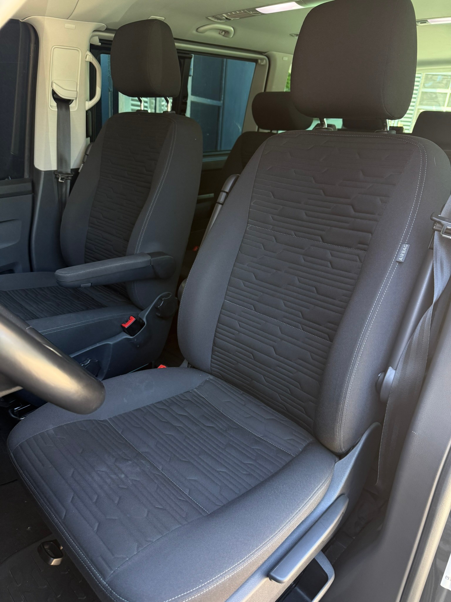 VW T6.1 Multivan 2.0 TDI Family 4Motion DSG-image-10