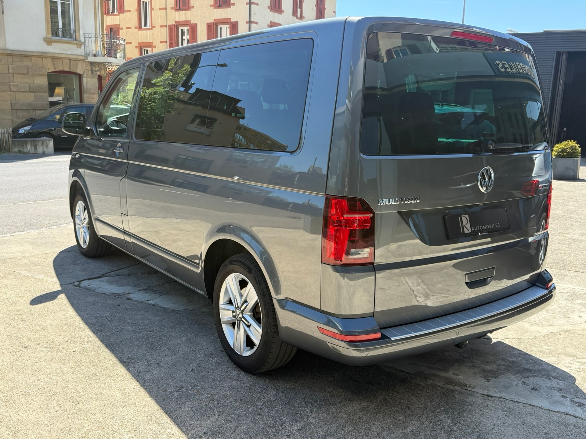 VW T6.1 Multivan 2.0 TDI Family 4Motion DSG-image-21