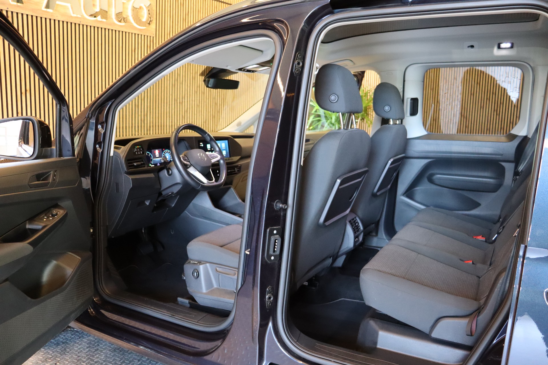 VW Caddy 2.0 TDI 122 Liberty DSG-image-14