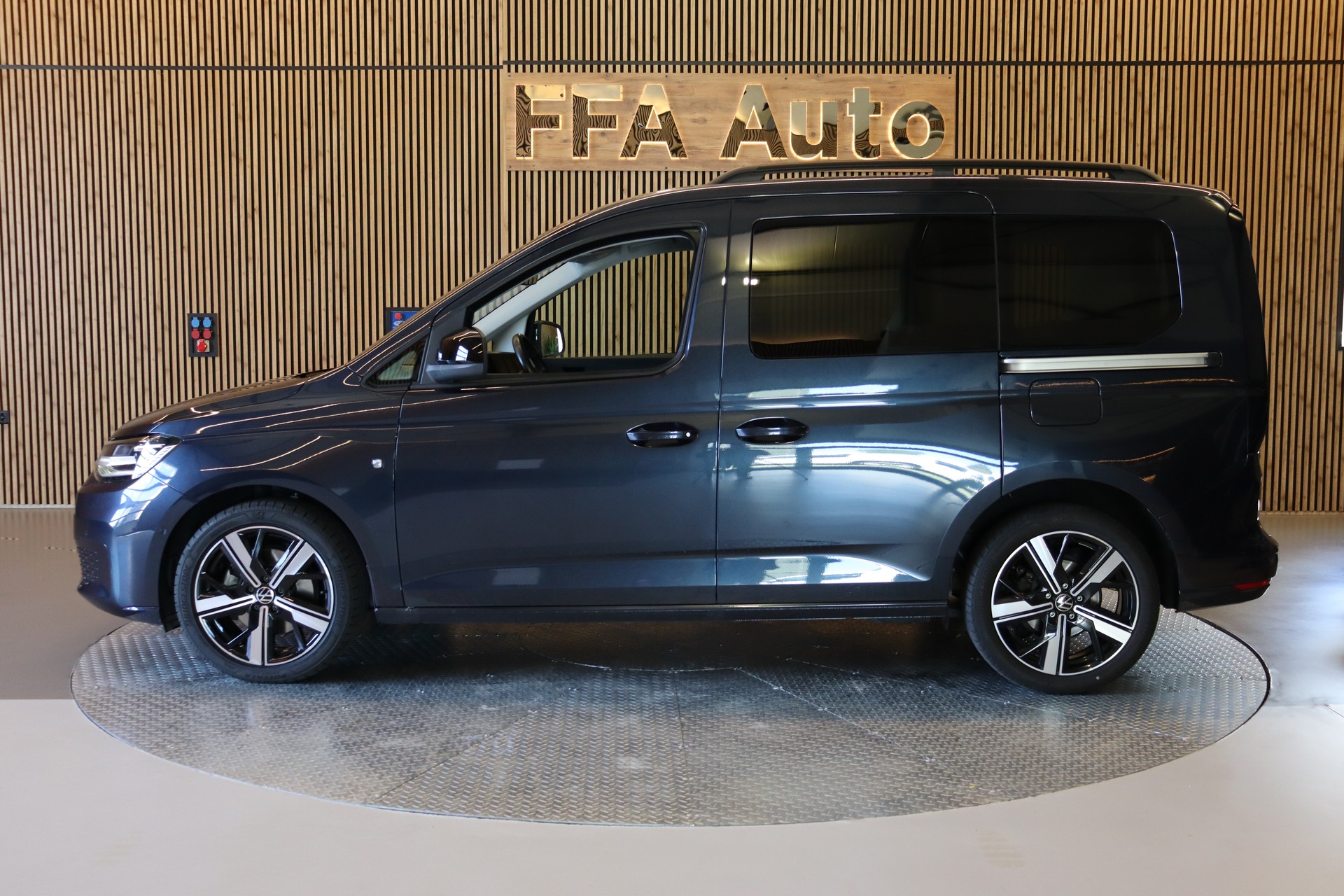 VW Caddy 2.0 TDI 122 Liberty DSG-image-8