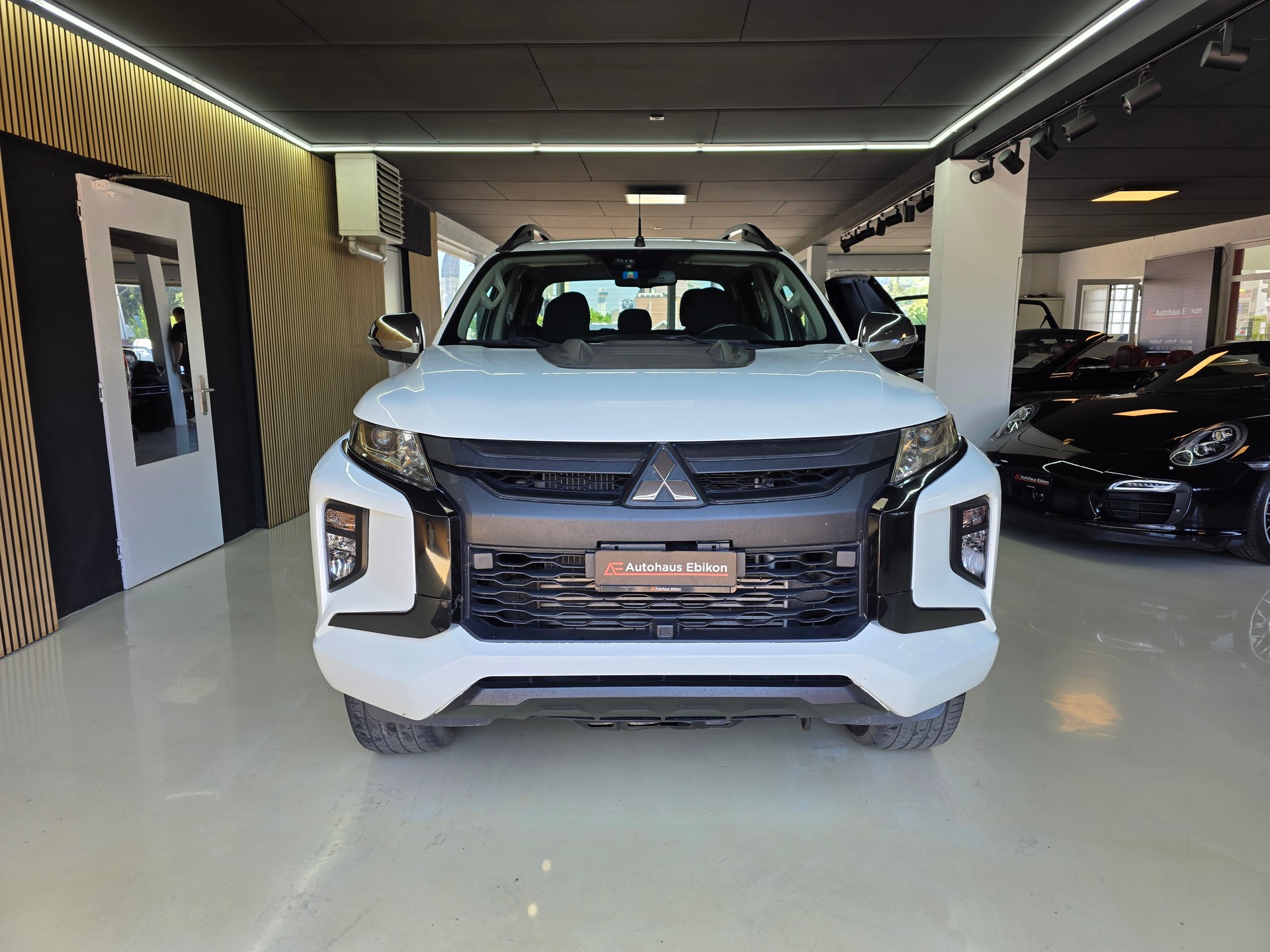 MITSUBISHI L 200 2.2 Style+ Double Cab Automat-showroom-element-1