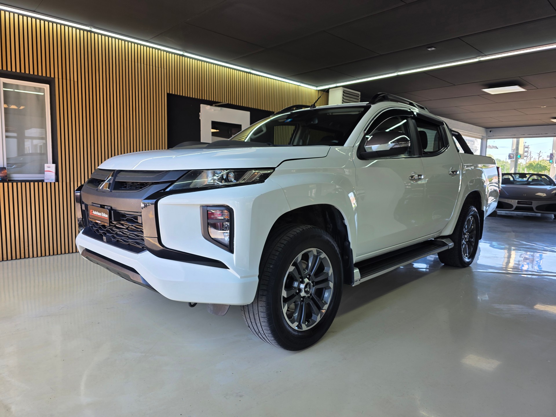 MITSUBISHI L 200 2.2 Style+ Double Cab Automat-showroom-element-2