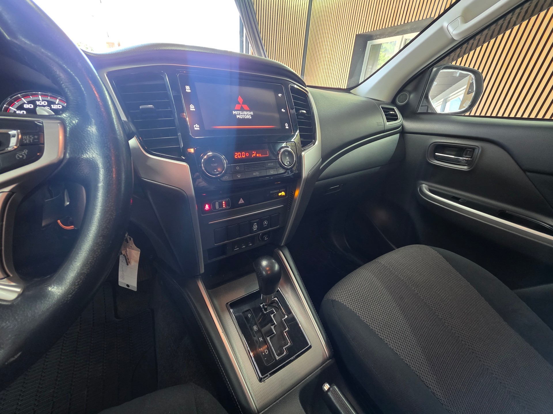 MITSUBISHI L 200 2.2 Style+ Double Cab Automat-image-12