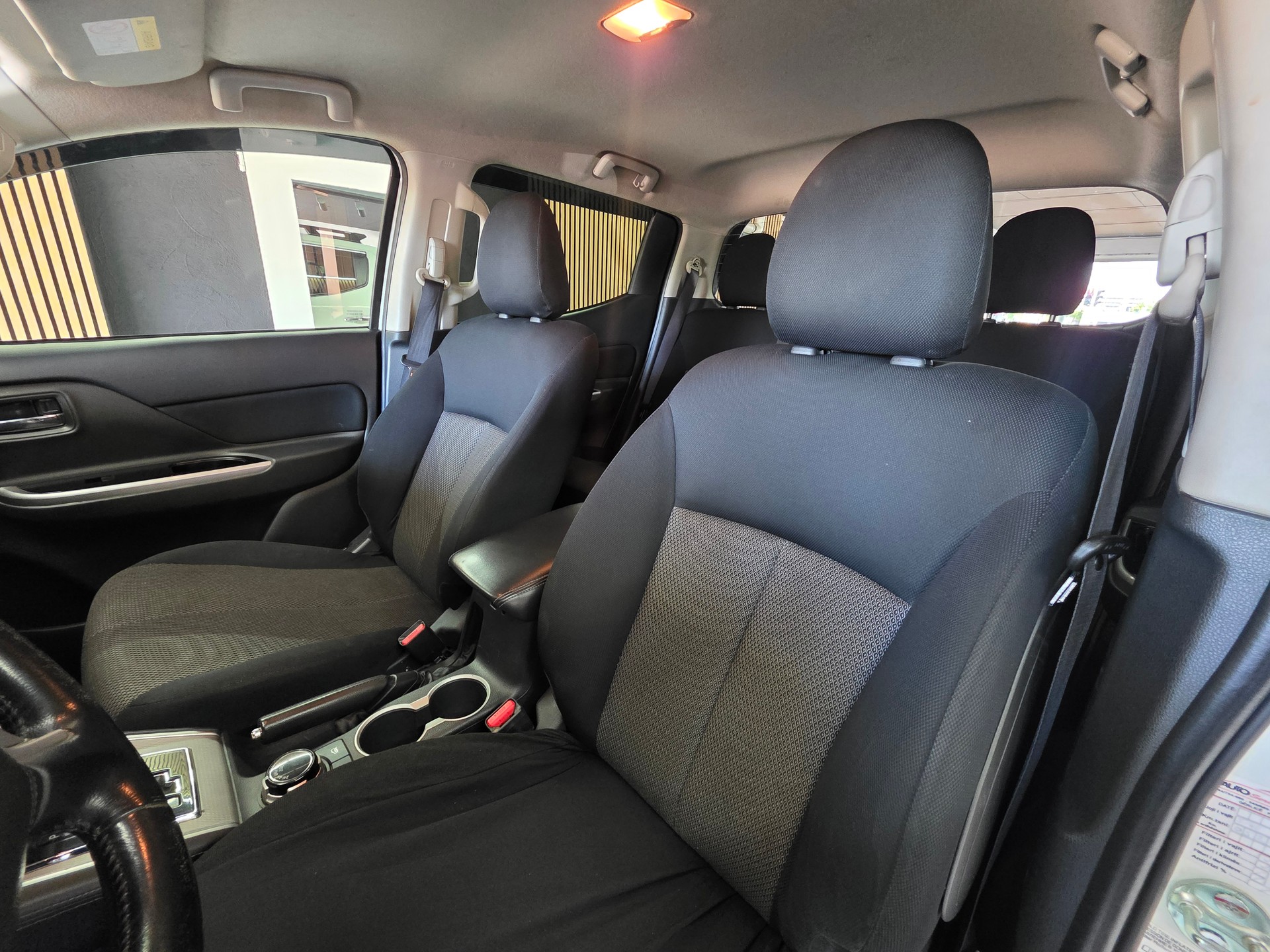 MITSUBISHI L 200 2.2 Style+ Double Cab Automat-image-9