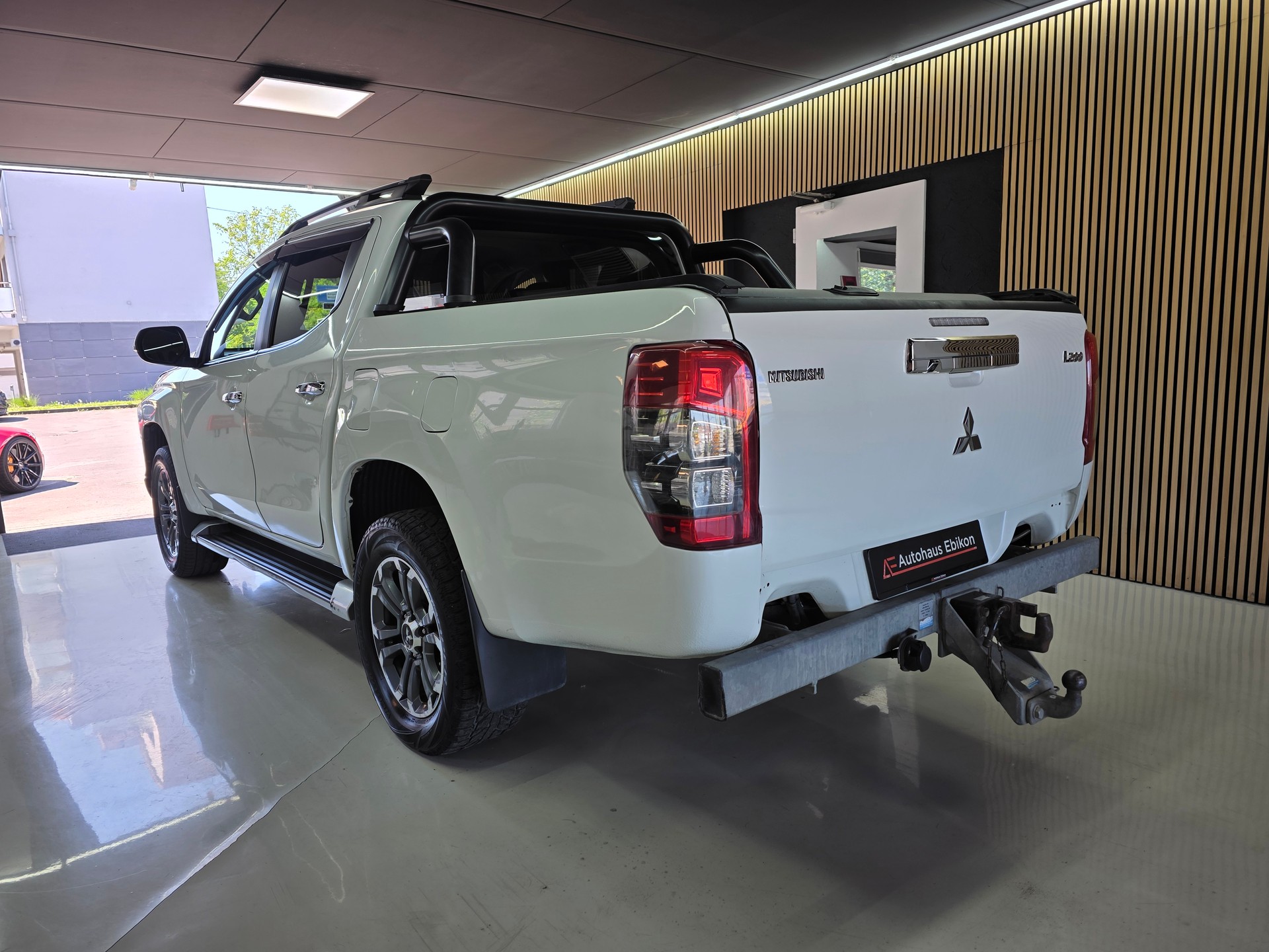 MITSUBISHI L 200 2.2 Style+ Double Cab Automat-image-4