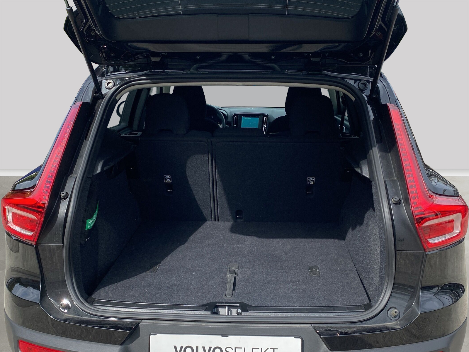 VOLVO XC40 B3 Benzin Mild Hybrid Essential DCT-image-6