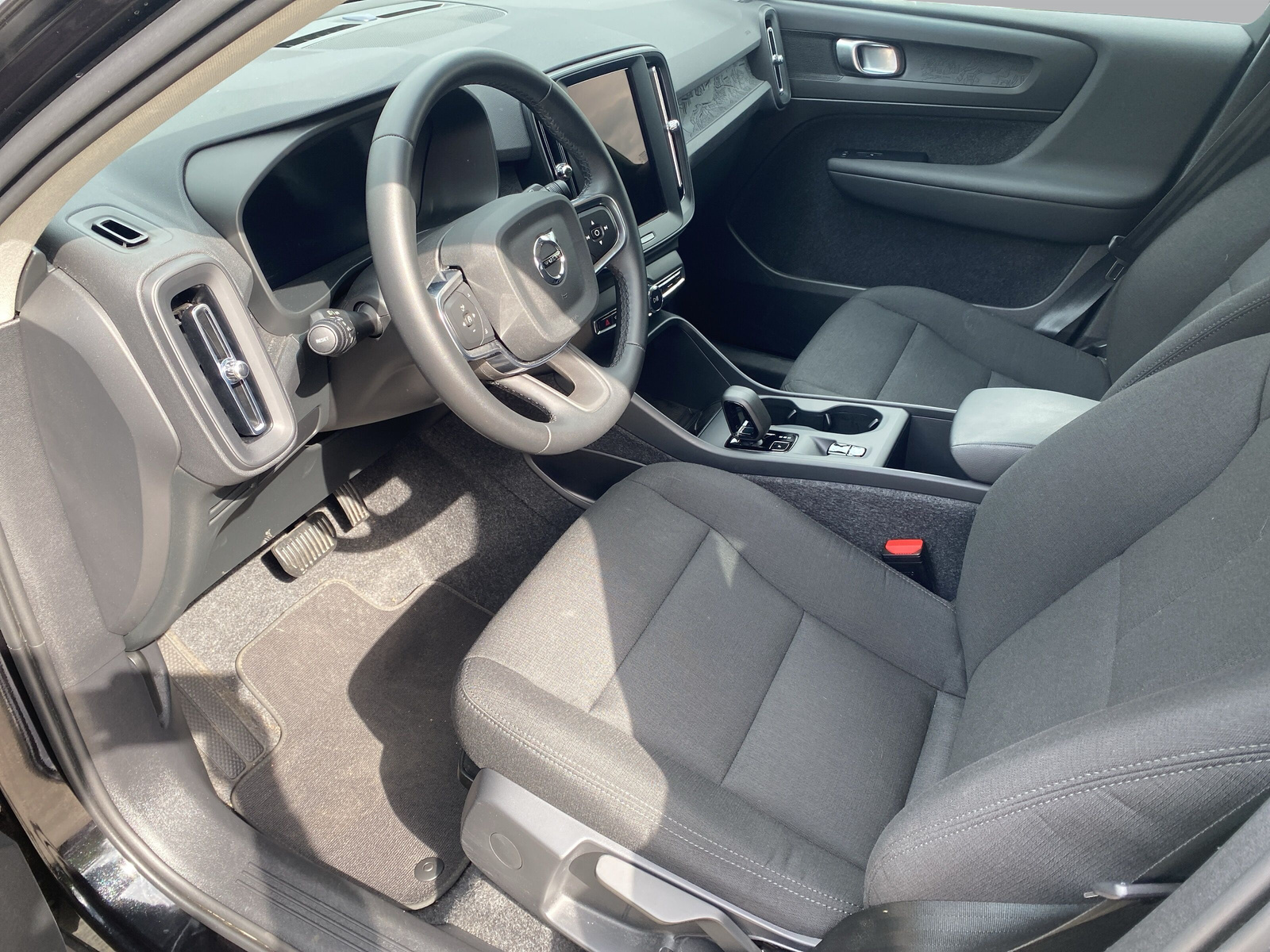 VOLVO XC40 B3 Benzin Mild Hybrid Essential DCT-image-7