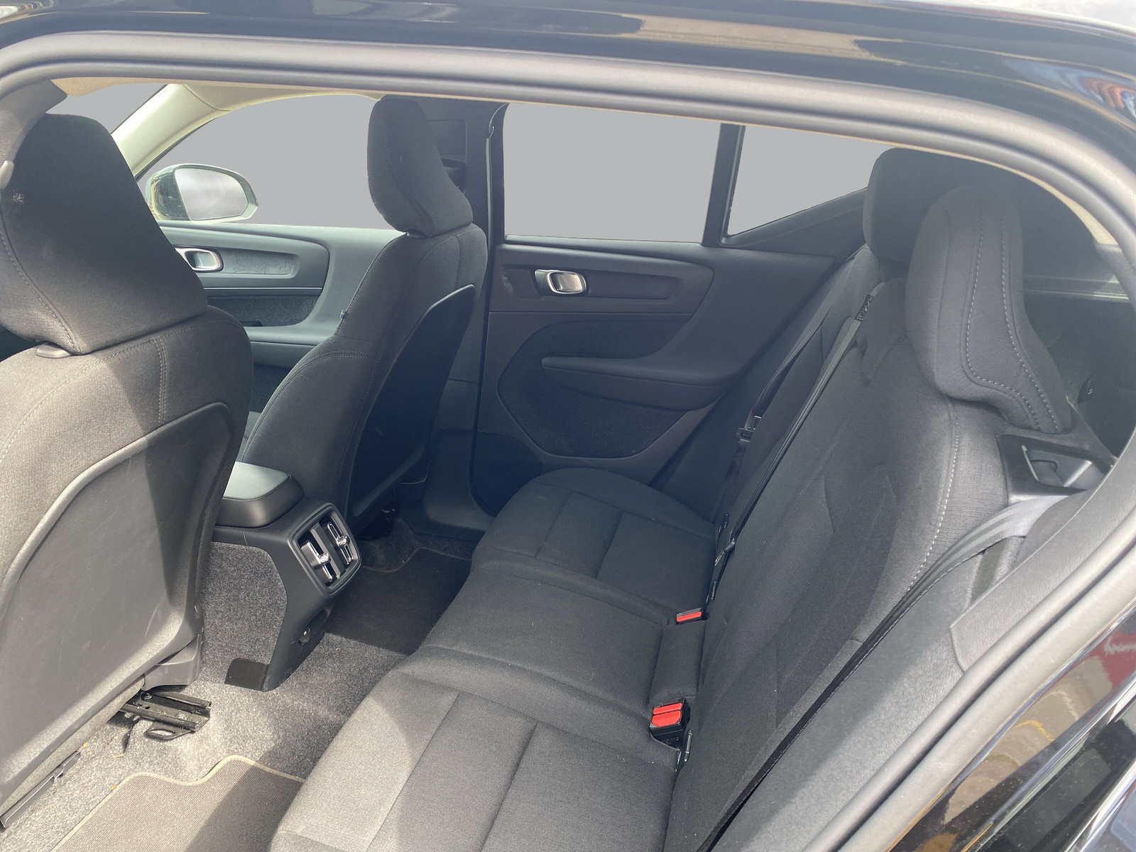 VOLVO XC40 B3 Benzin Mild Hybrid Essential DCT-image-8