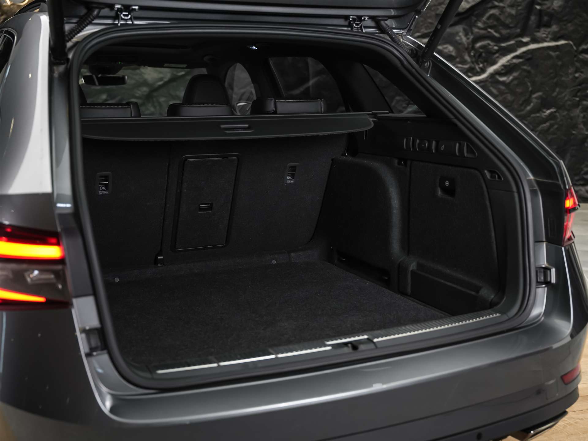 SKODA Superb Combi 2.0 TSI 280 SportLine 4x4 DSG *Facelift*Panorama*Sportsitze*360°Kamera*-image-41