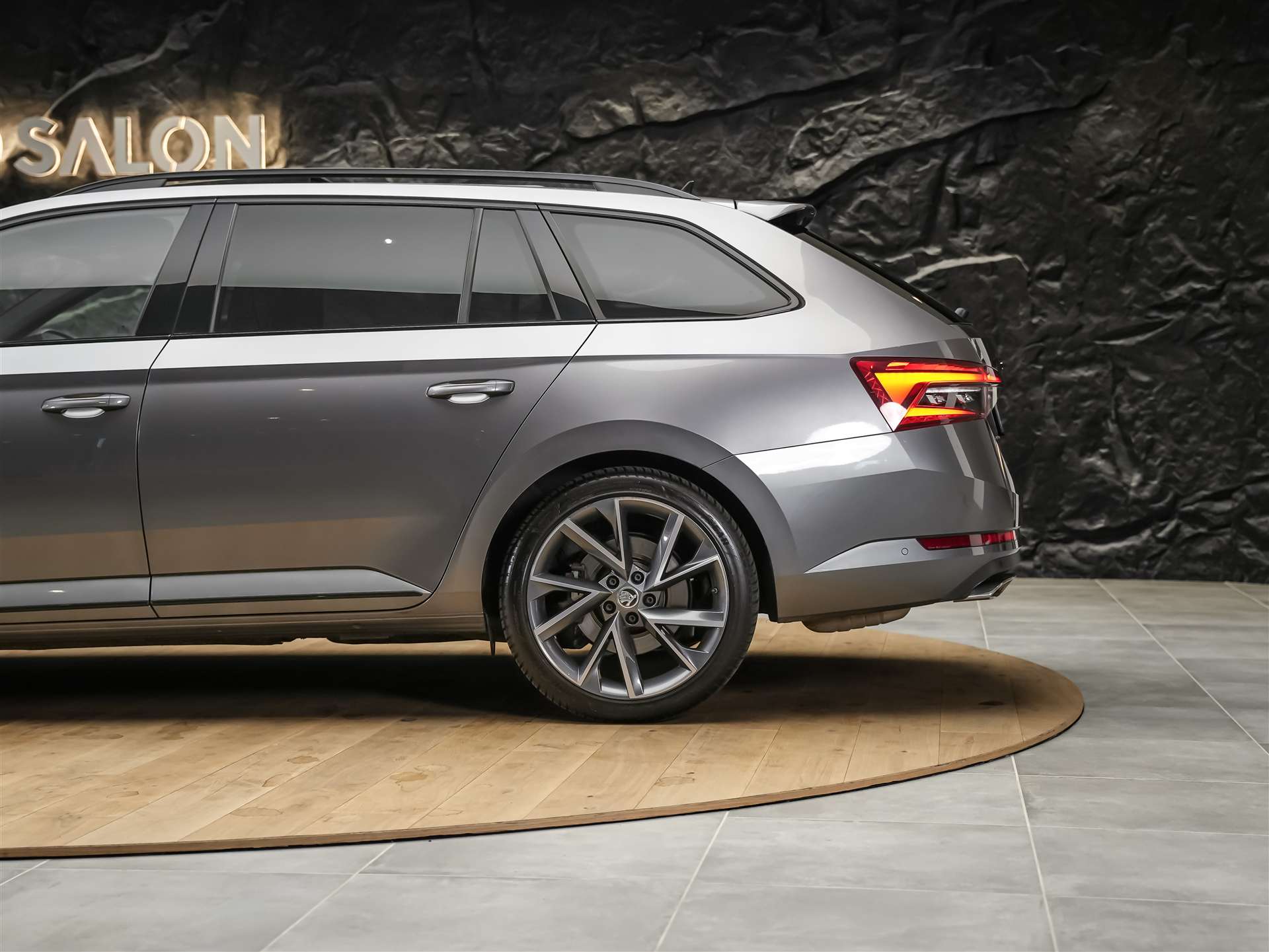 SKODA Superb Combi 2.0 TSI 280 SportLine 4x4 DSG *Facelift*Panorama*Sportsitze*360°Kamera*-image-19