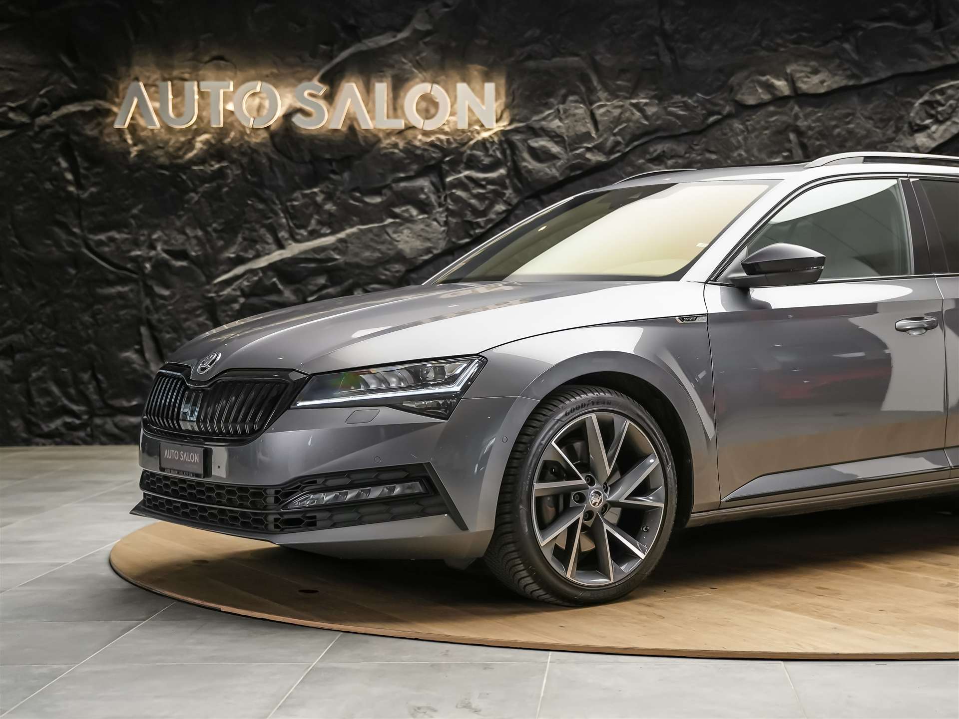 SKODA Superb Combi 2.0 TSI 280 SportLine 4x4 DSG *Facelift*Panorama*Sportsitze*360°Kamera*-image-16