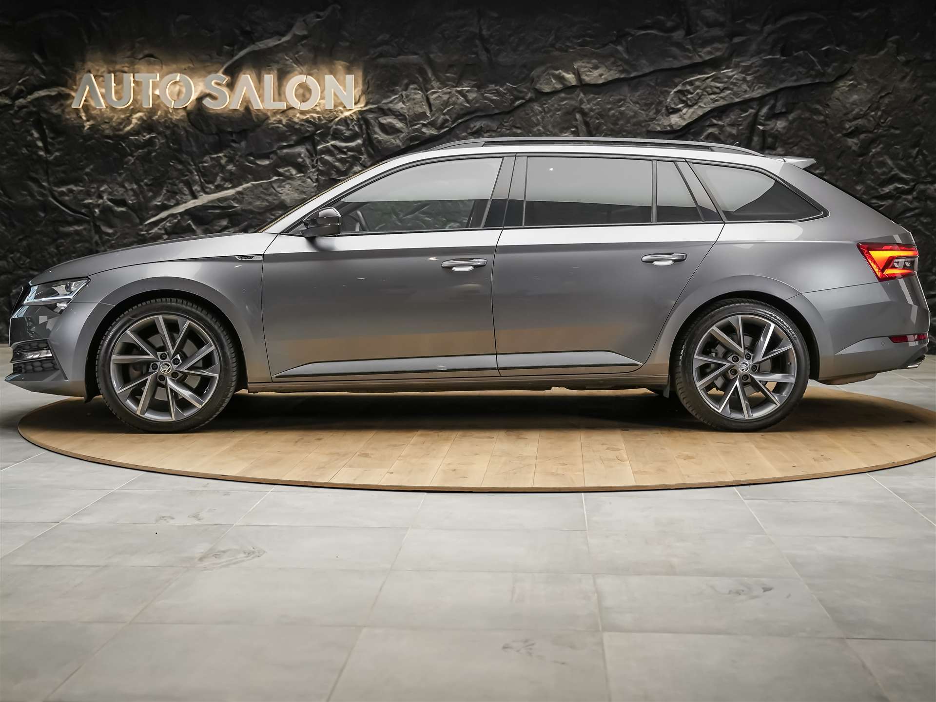 SKODA Superb Combi 2.0 TSI 280 SportLine 4x4 DSG *Facelift*Panorama*Sportsitze*360°Kamera*-showroom-element-2
