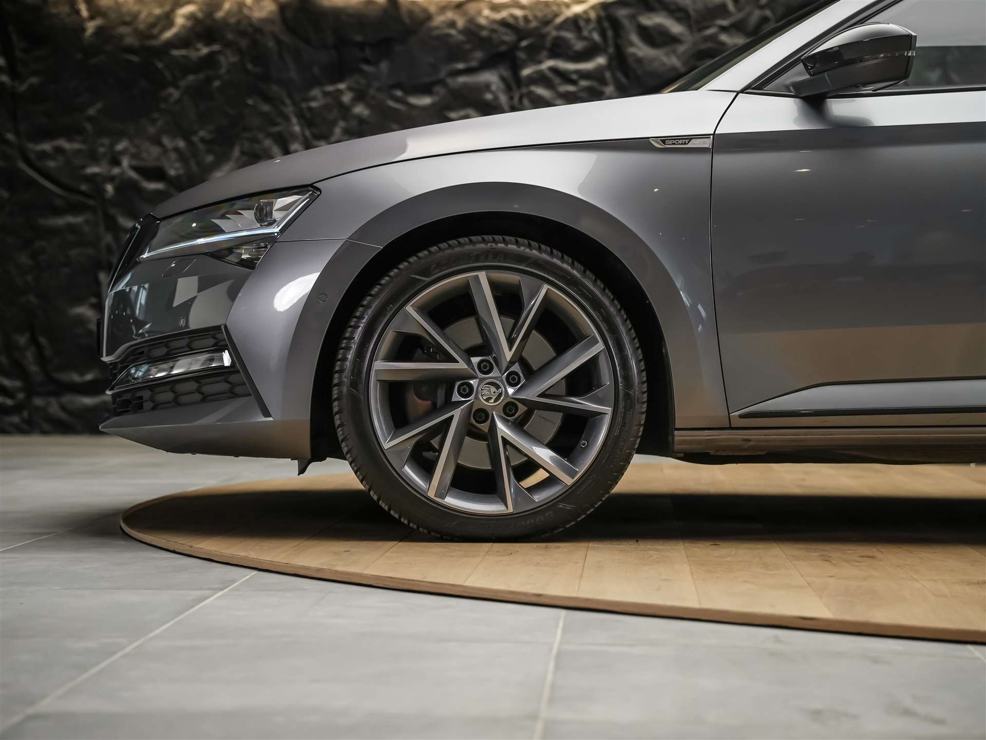 SKODA Superb Combi 2.0 TSI 280 SportLine 4x4 DSG *Facelift*Panorama*Sportsitze*360°Kamera*-image-18