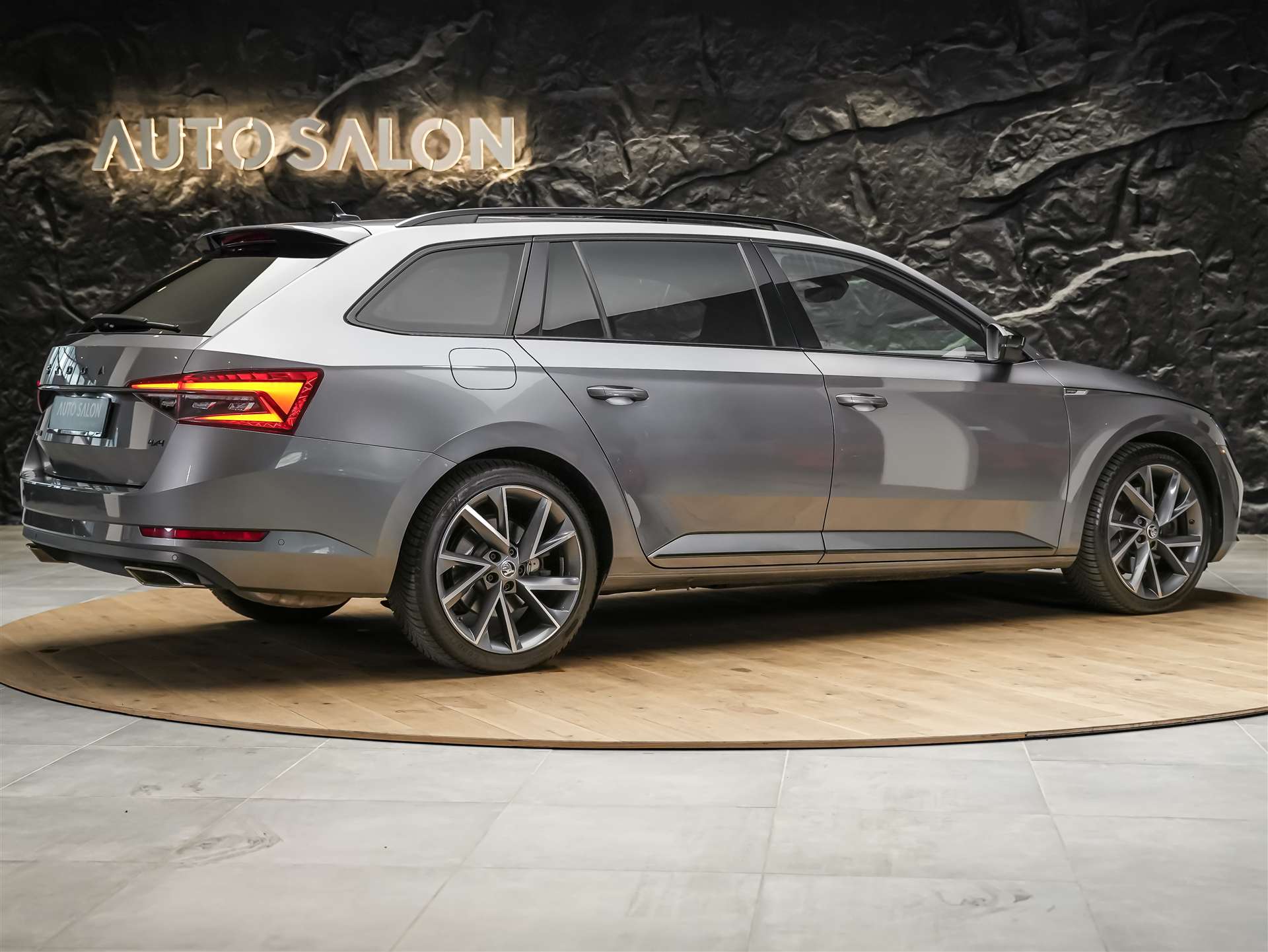 SKODA Superb Combi 2.0 TSI 280 SportLine 4x4 DSG *Facelift*Panorama*Sportsitze*360°Kamera*-image-5