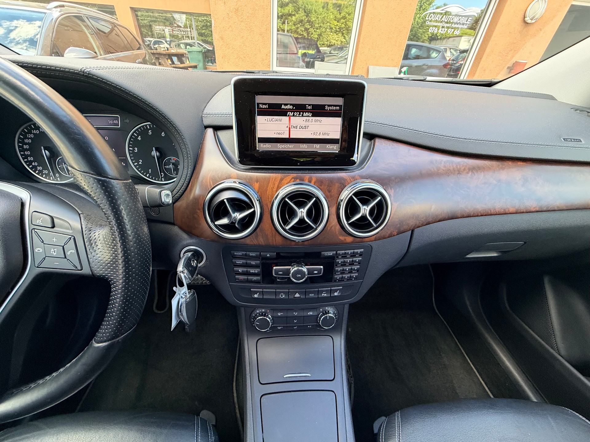 MERCEDES-BENZ B 200 Active Edition-image-14
