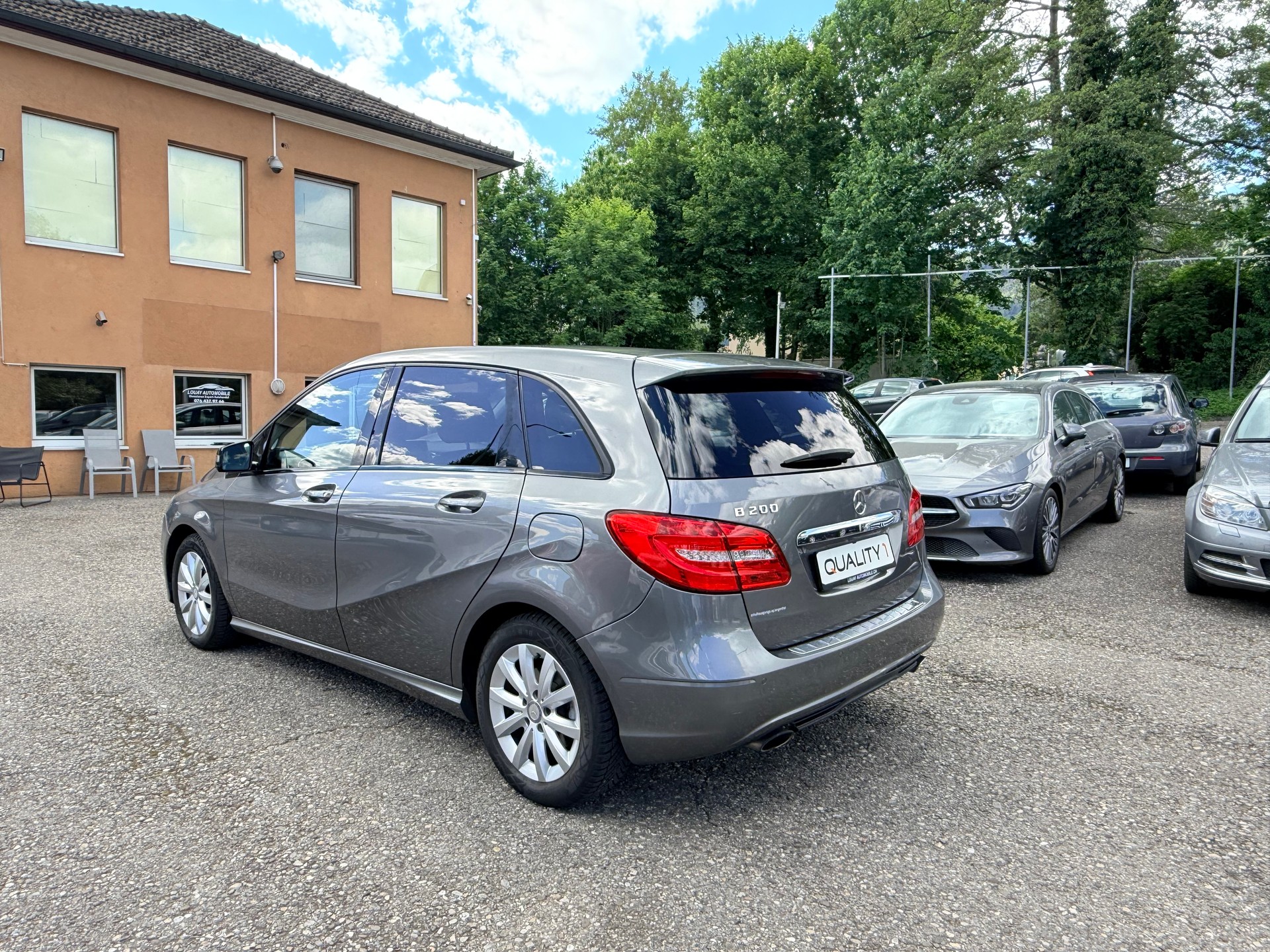MERCEDES-BENZ B 200 Active Edition-image-8