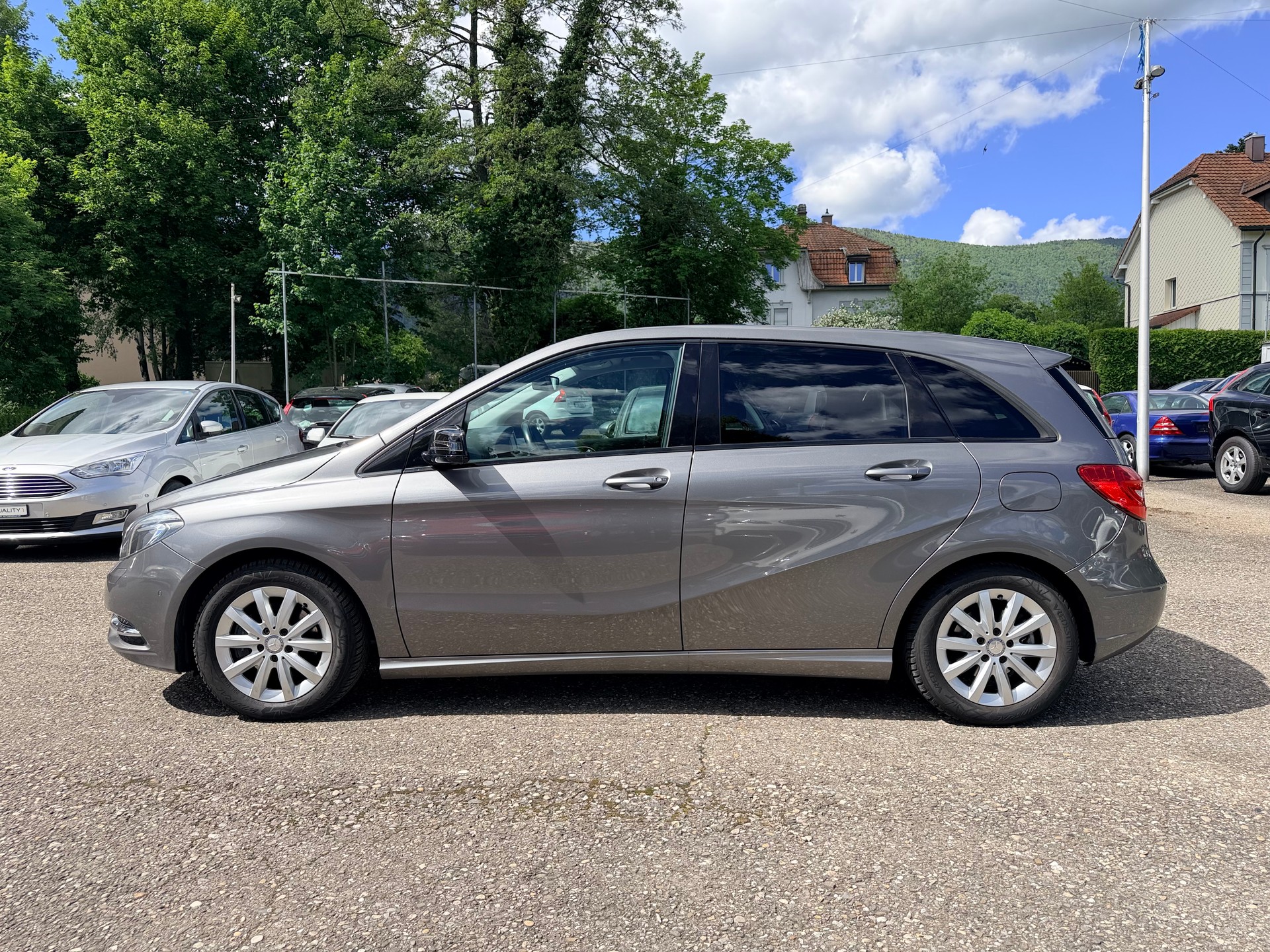 MERCEDES-BENZ B 200 Active Edition-image-6
