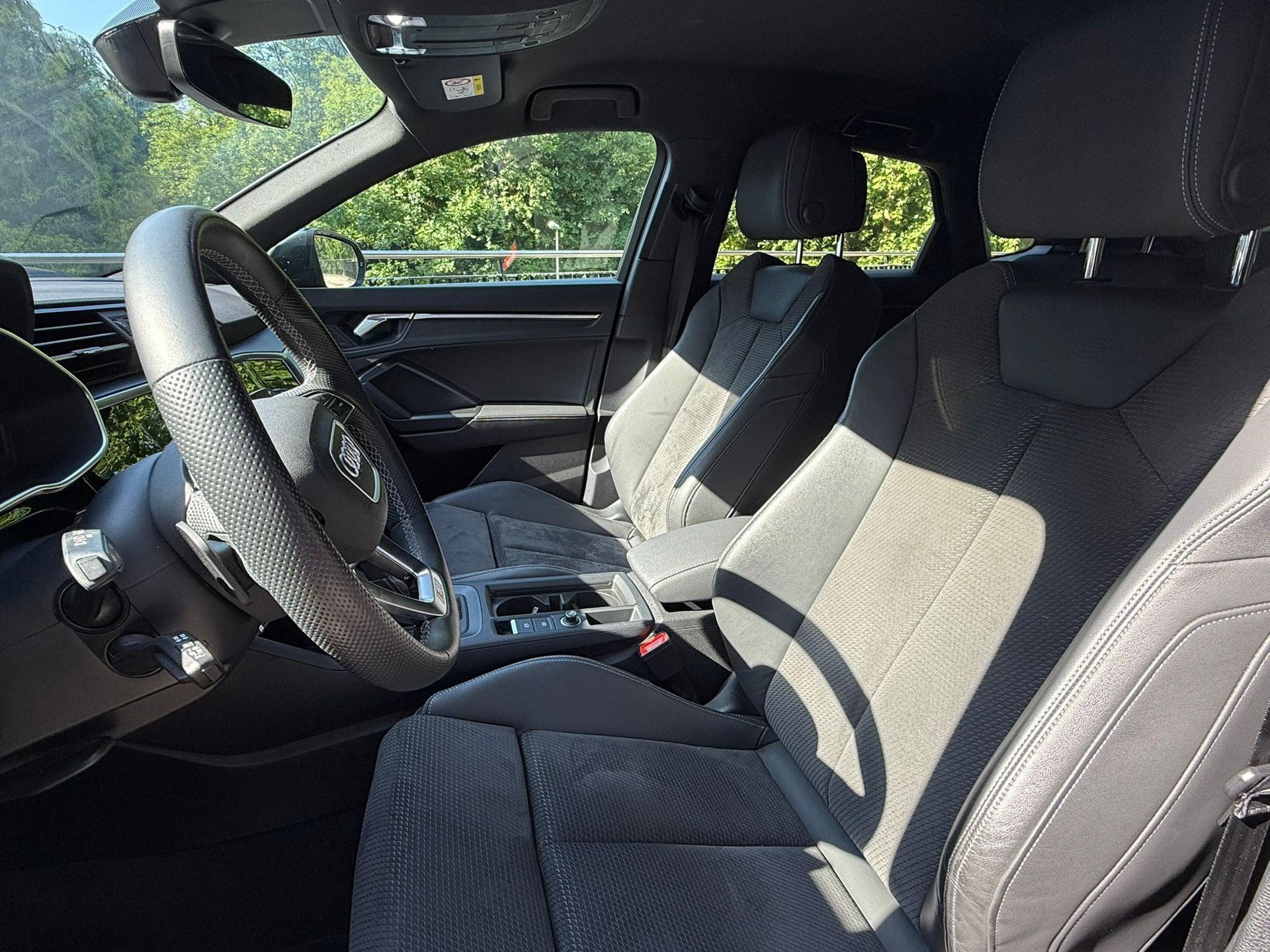 AUDI Q3 Sportback 40 TFSI S line quattro S-tronic-image-9