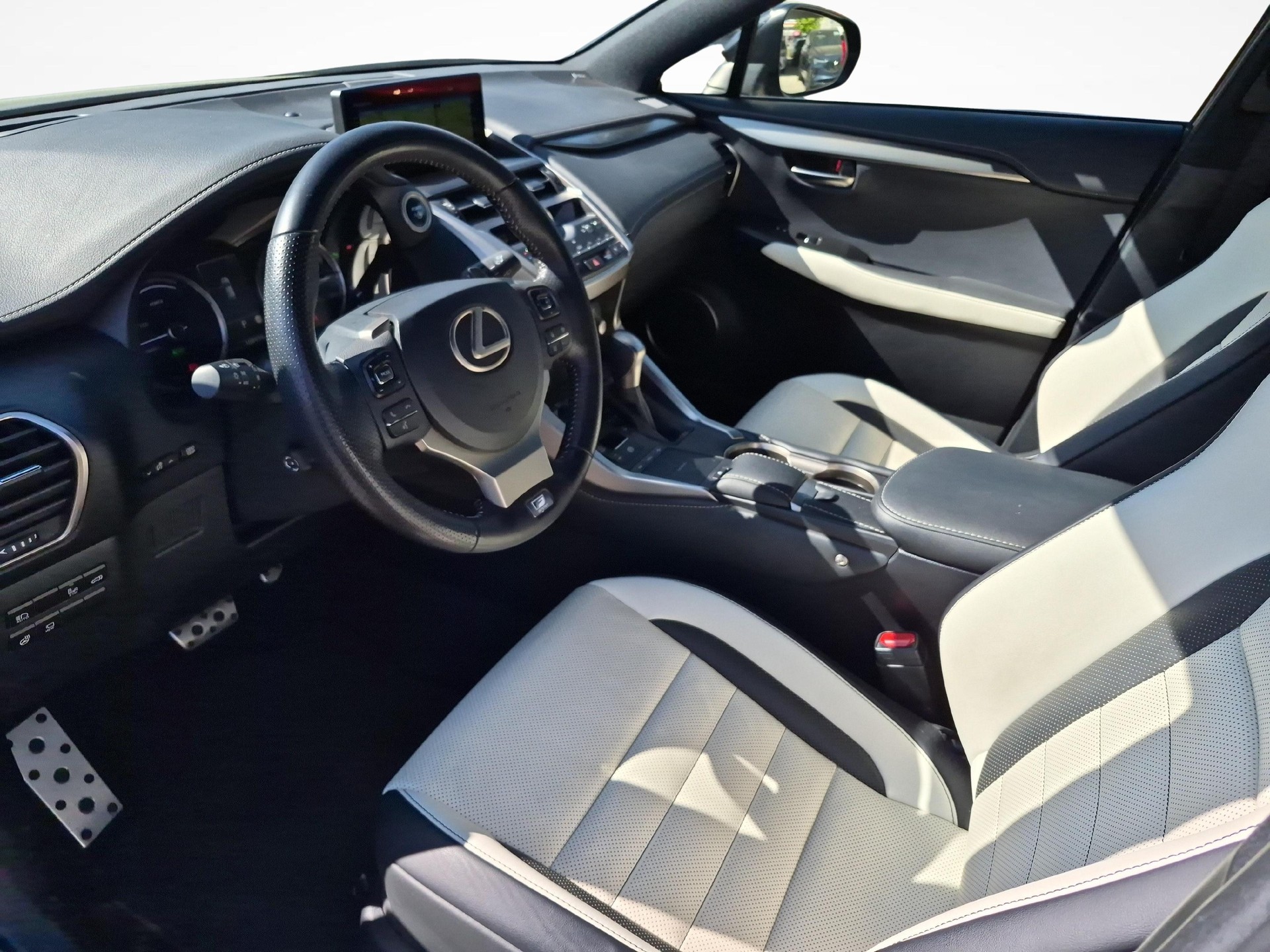 LEXUS NX 300h F-Sport / ab 3,99% Leasing bei Abschluss einer Protect Autoversicherung-image-12