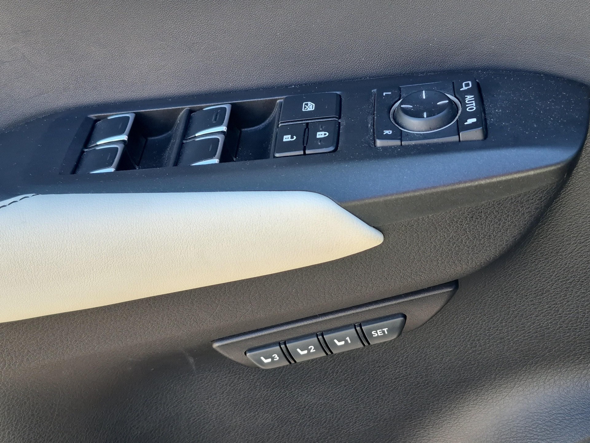 LEXUS NX 300h F-Sport / ab 3,99% Leasing bei Abschluss einer Protect Autoversicherung-image-16