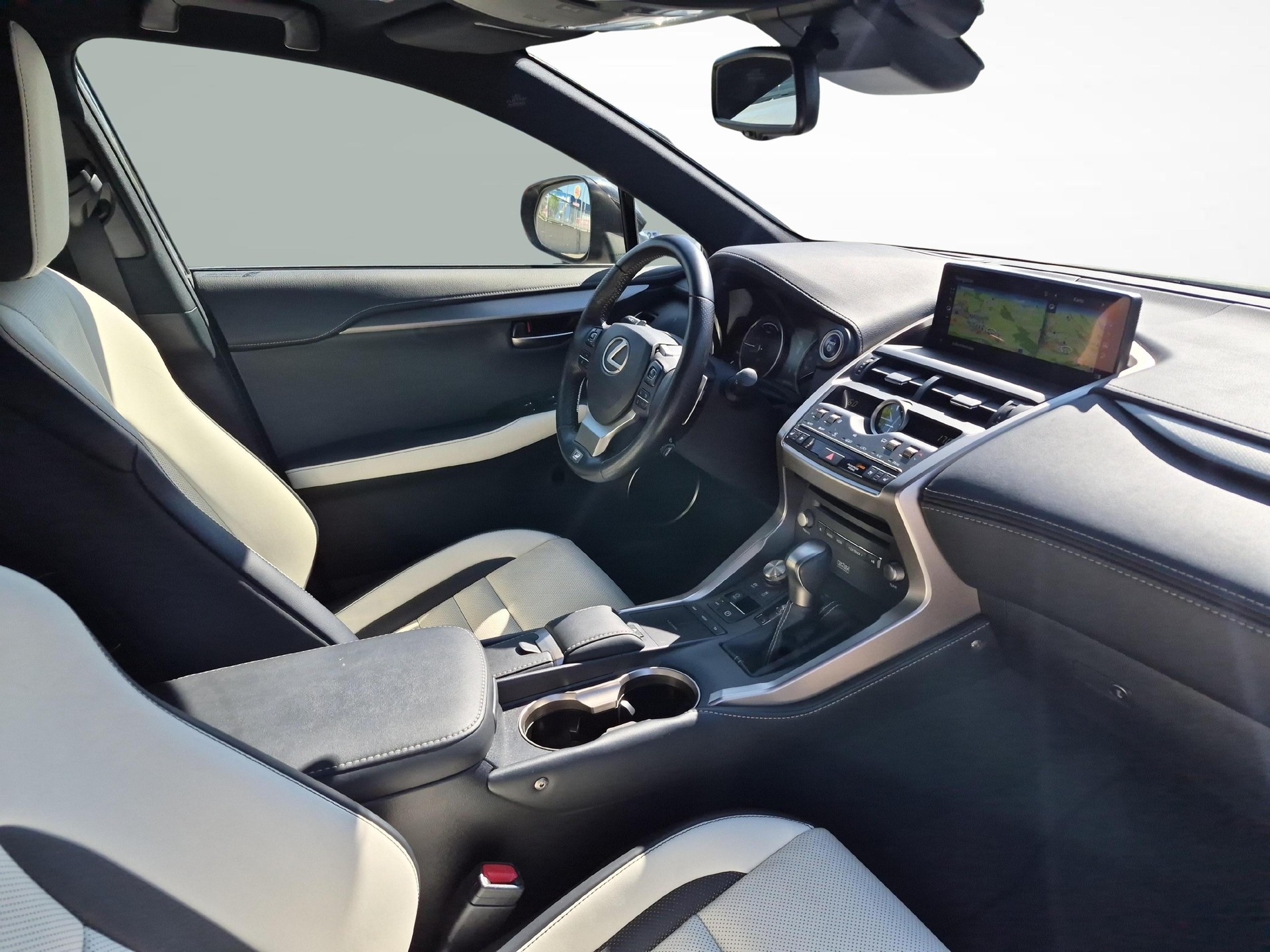 LEXUS NX 300h F-Sport / ab 3,99% Leasing bei Abschluss einer Protect Autoversicherung-image-9