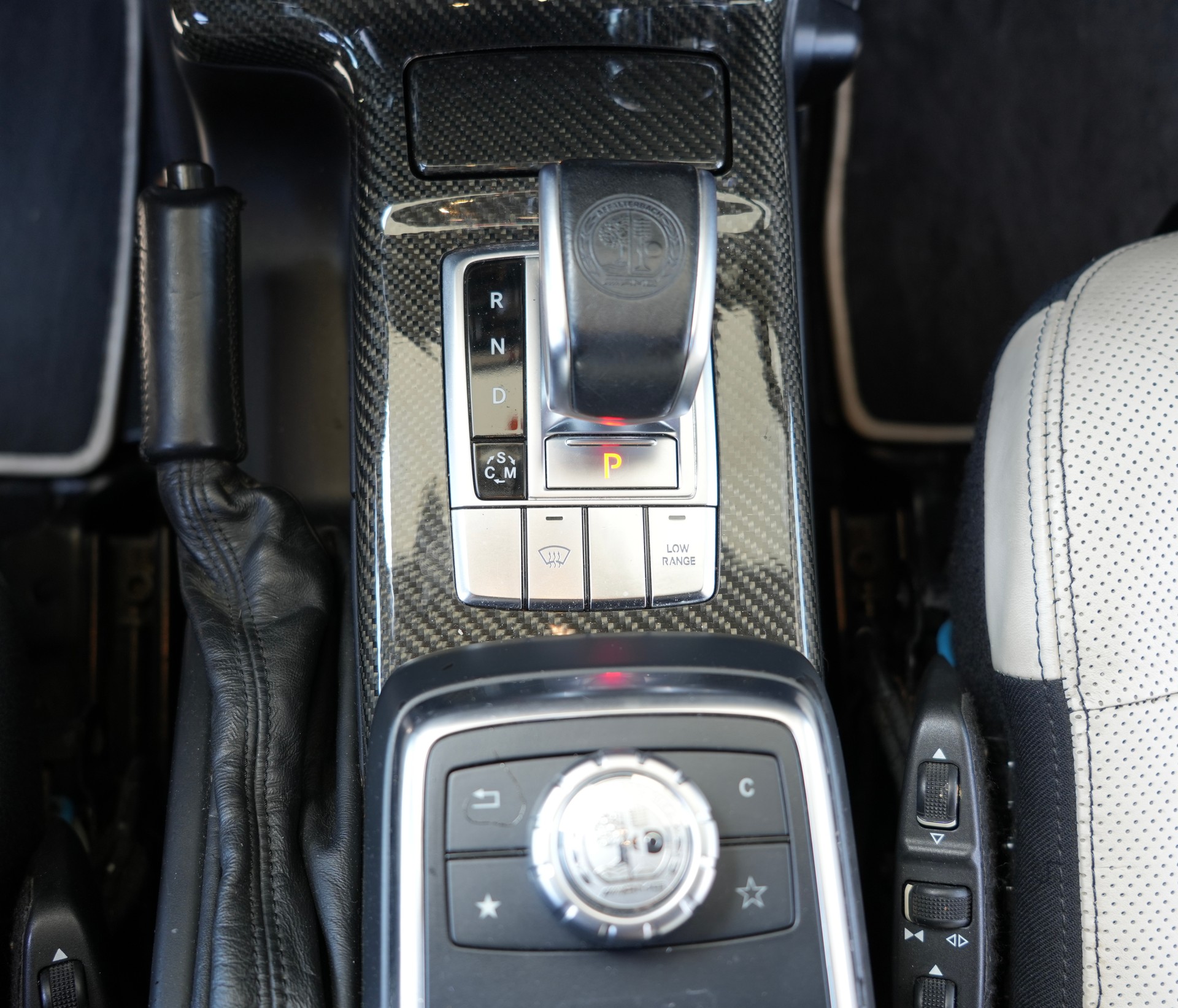 MERCEDES-BENZ G 63 AMG Automatic-image-14