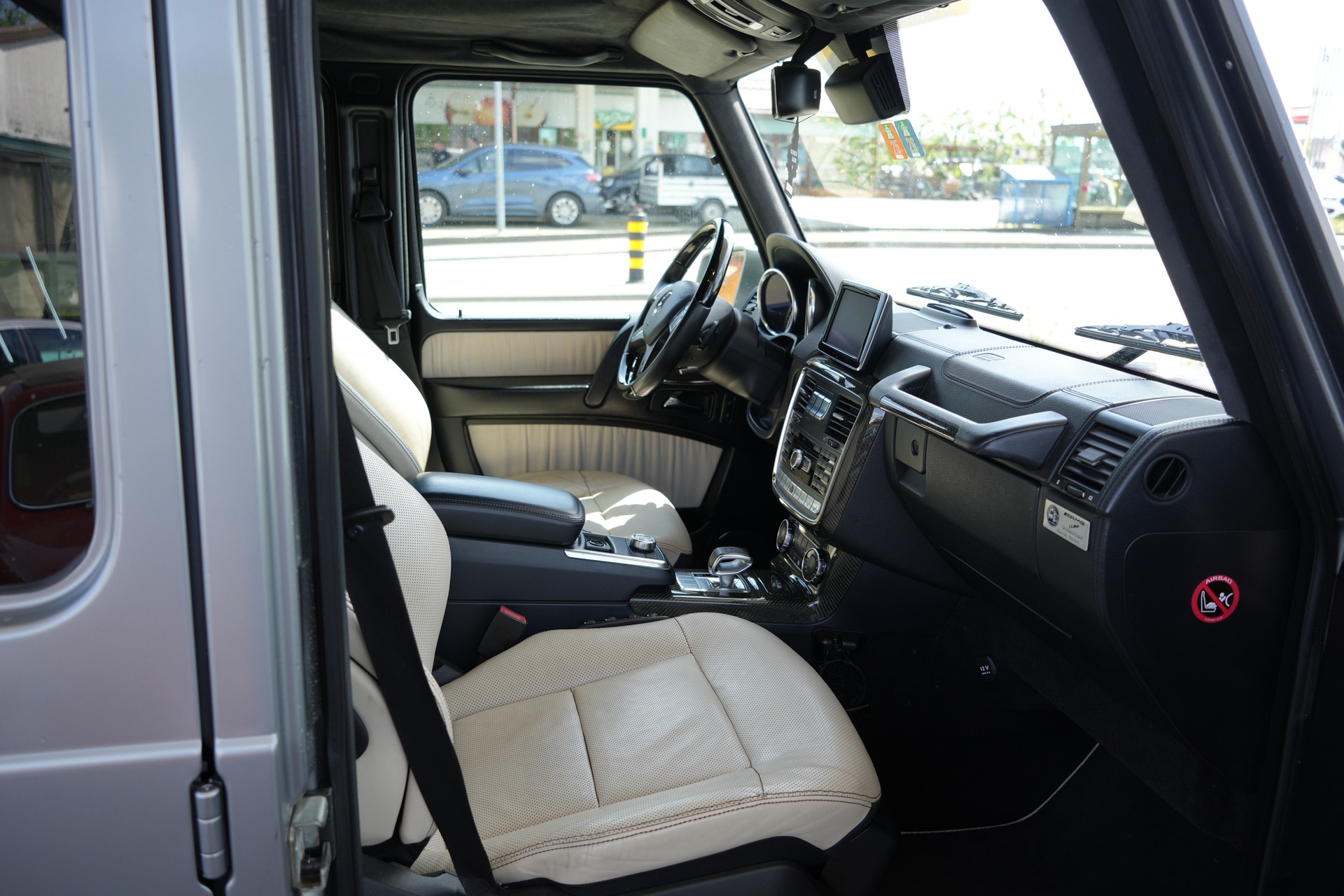 MERCEDES-BENZ G 63 AMG Automatic-image-10