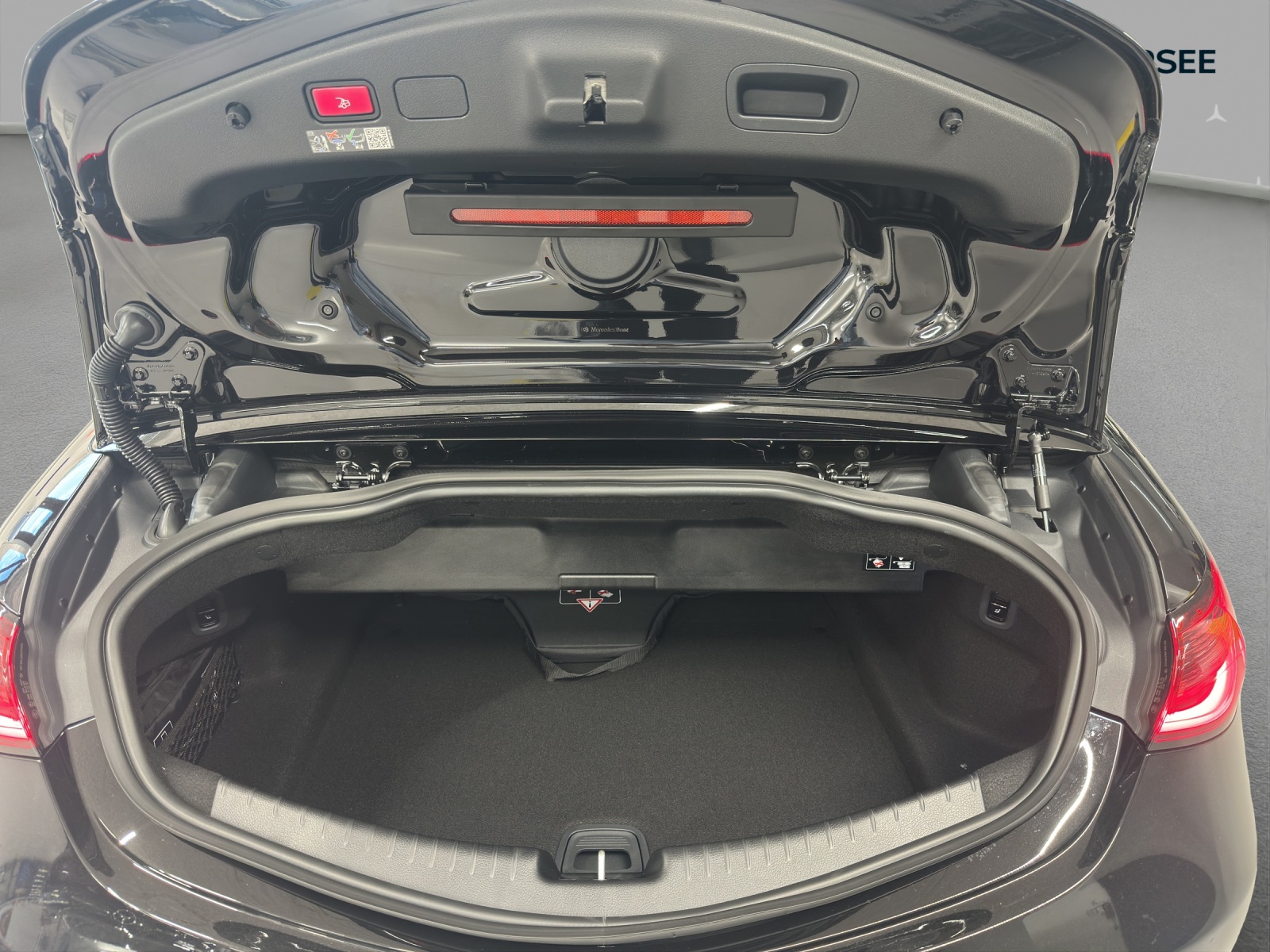 MERCEDES-BENZ CLE 200 Cabrio 4Matic 9G-Tronic-image-14