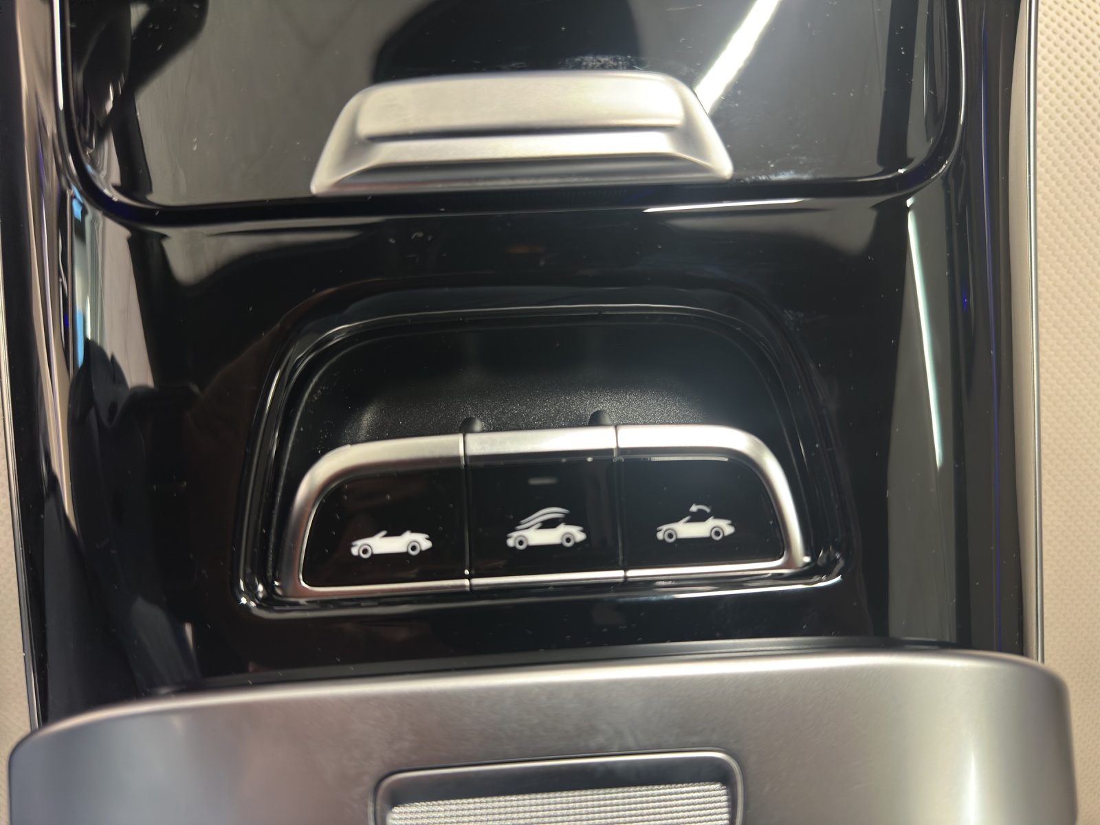 MERCEDES-BENZ CLE 200 Cabrio 4Matic 9G-Tronic-image-15