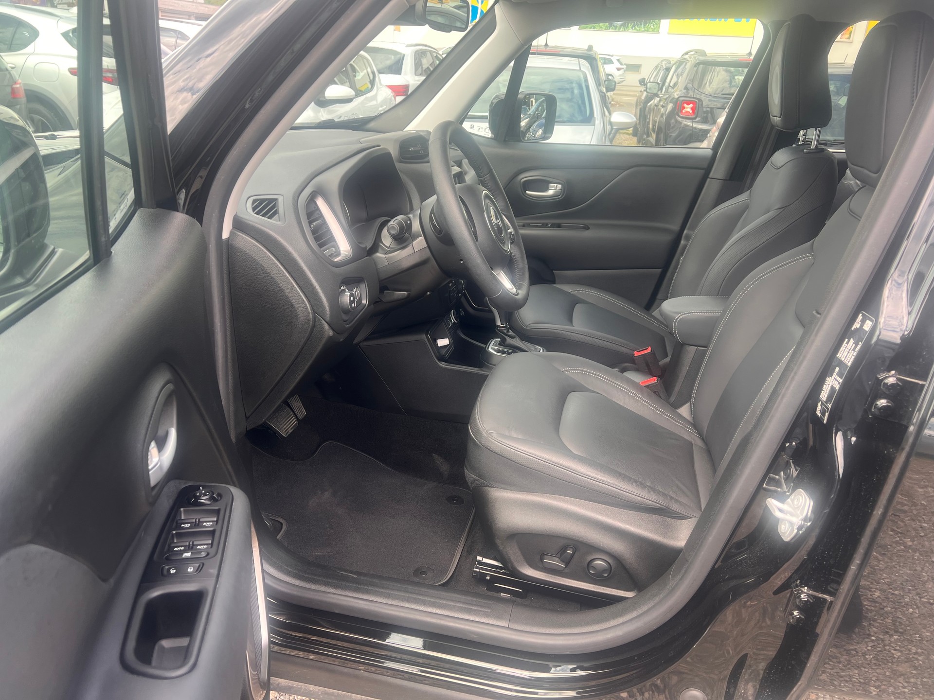 JEEP Renegade 1.5 MHEV Swiss Limited Plus-image-8